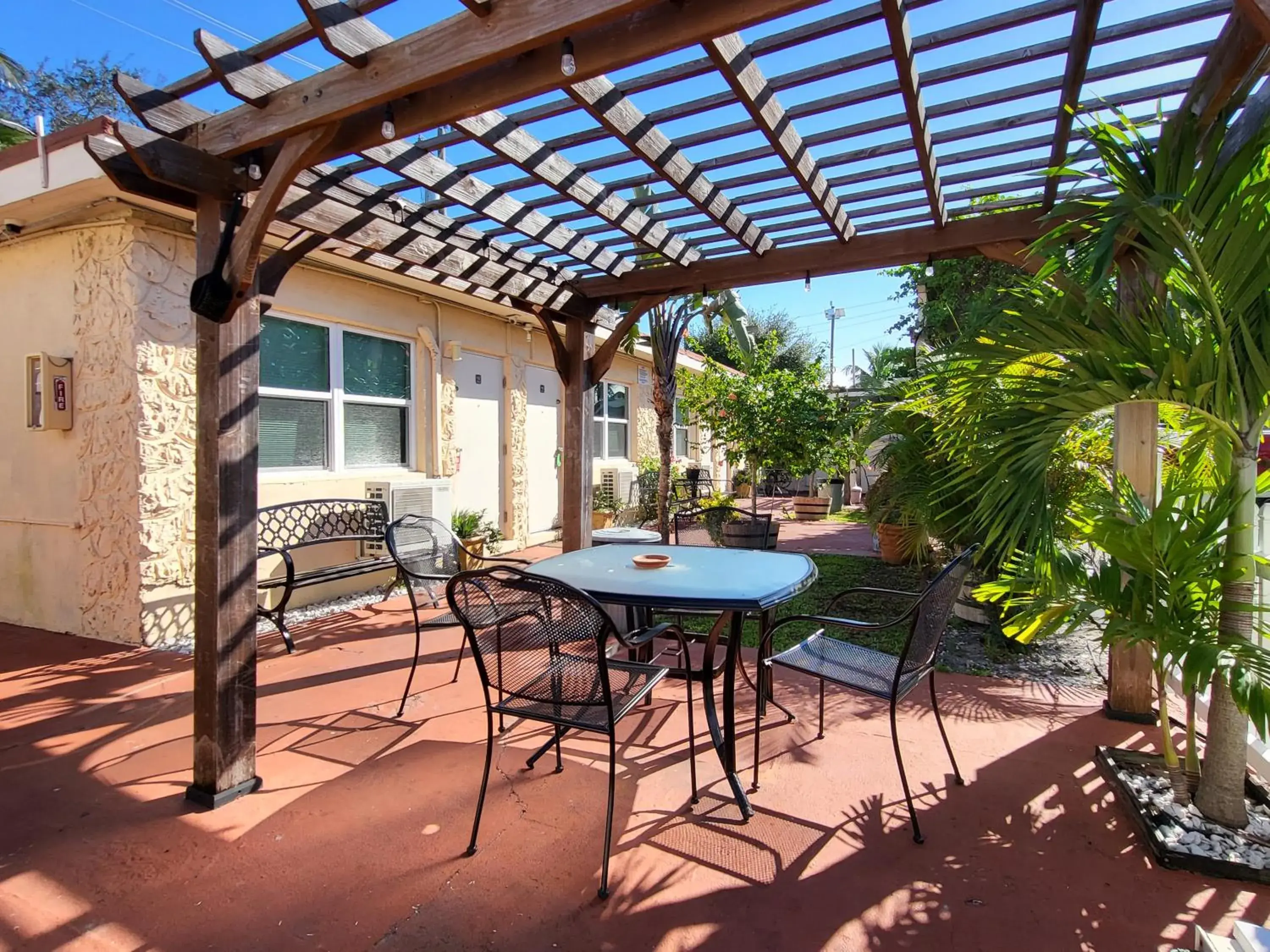 Property building in Barefoot mailman motel Property building in Barefoot mailman motel