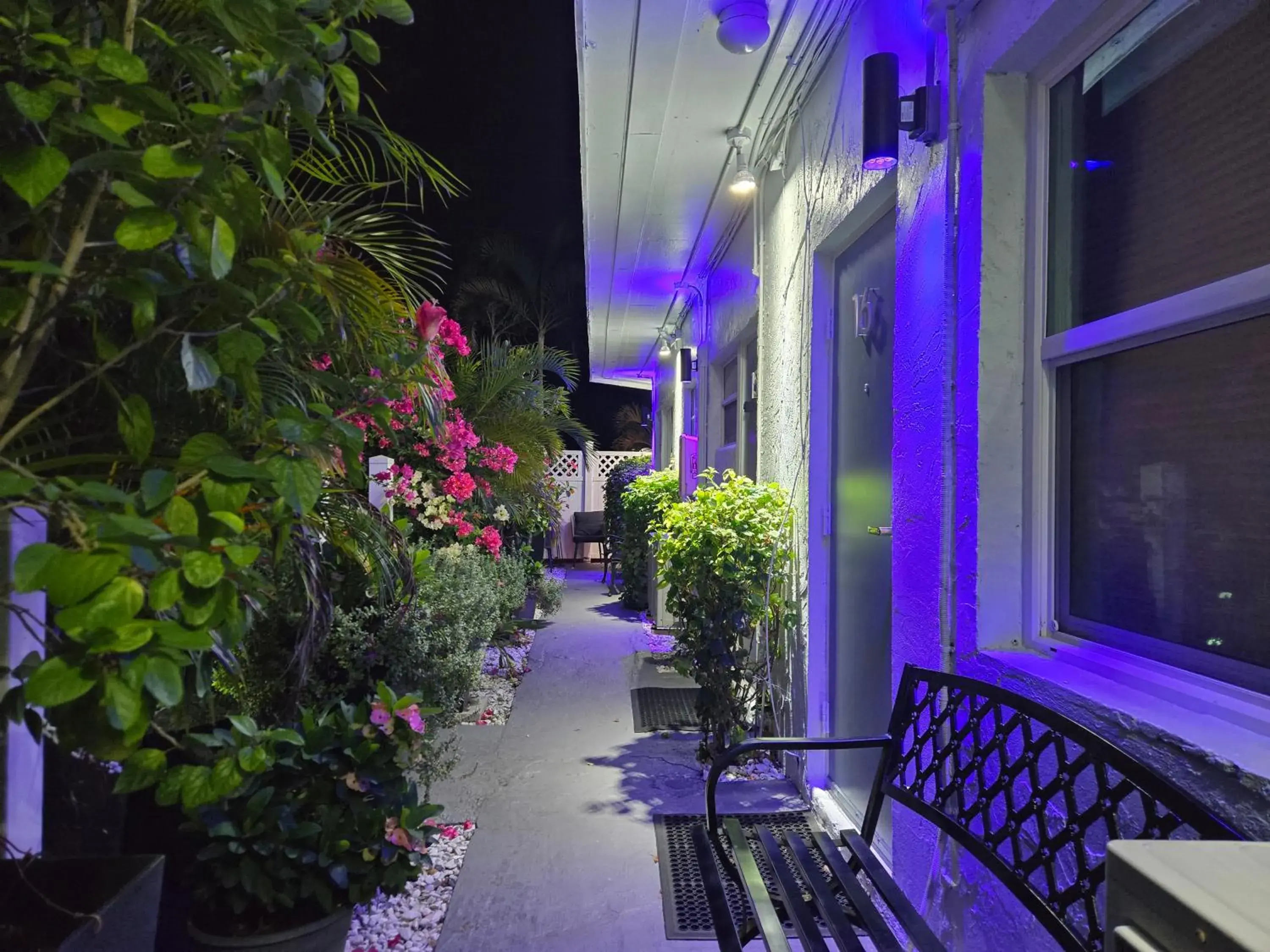 Property building in Barefoot mailman motel Property building in Barefoot mailman motel