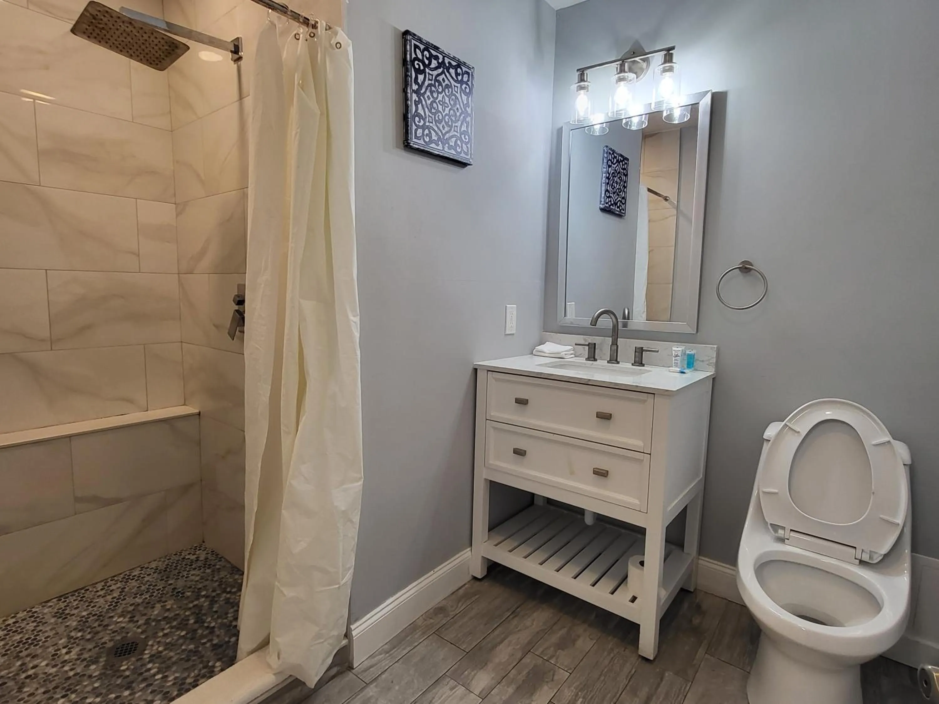 Bathroom in Barefoot mailman motel