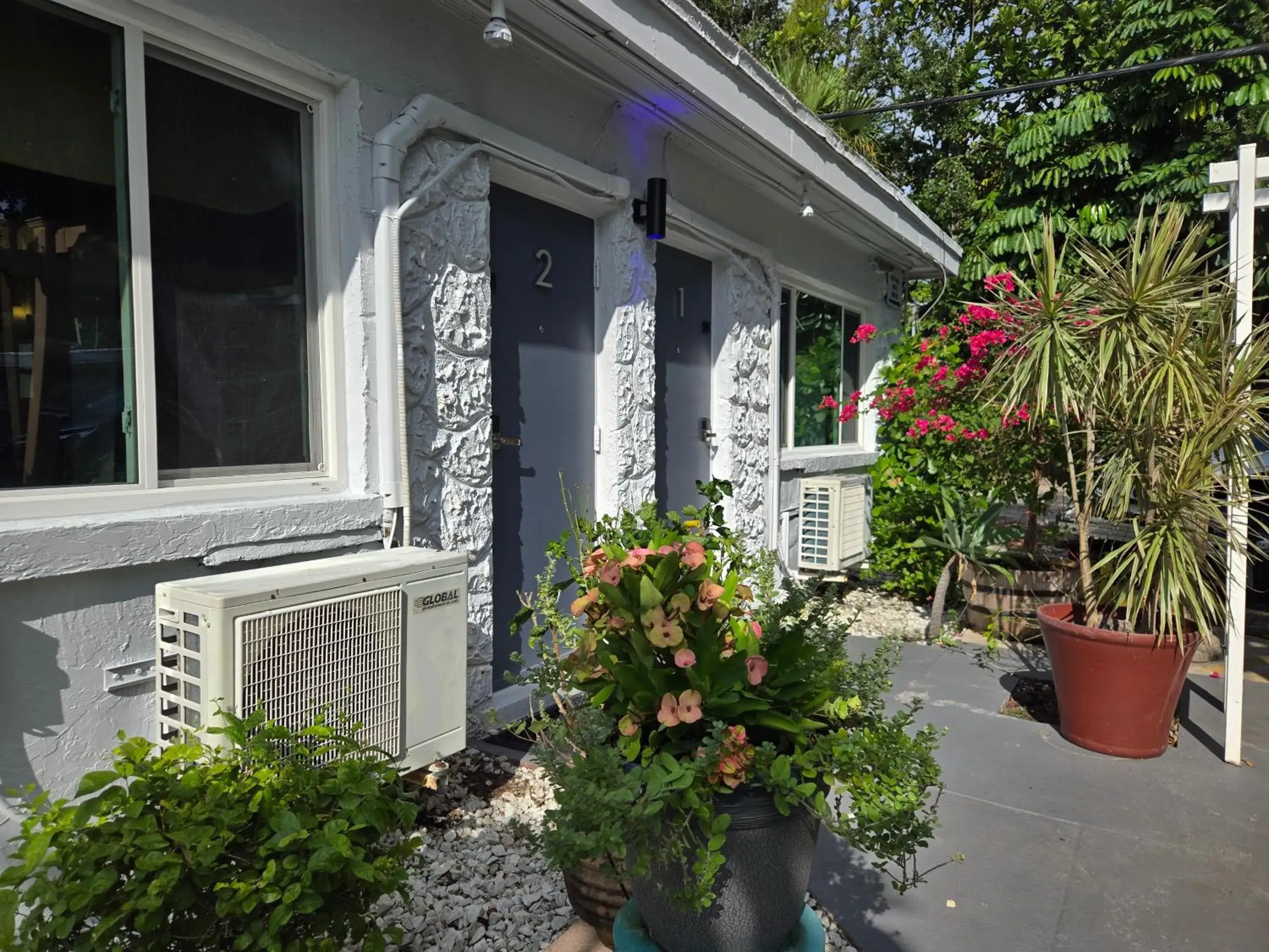 Property building in Barefoot mailman motel Property building in Barefoot mailman motel