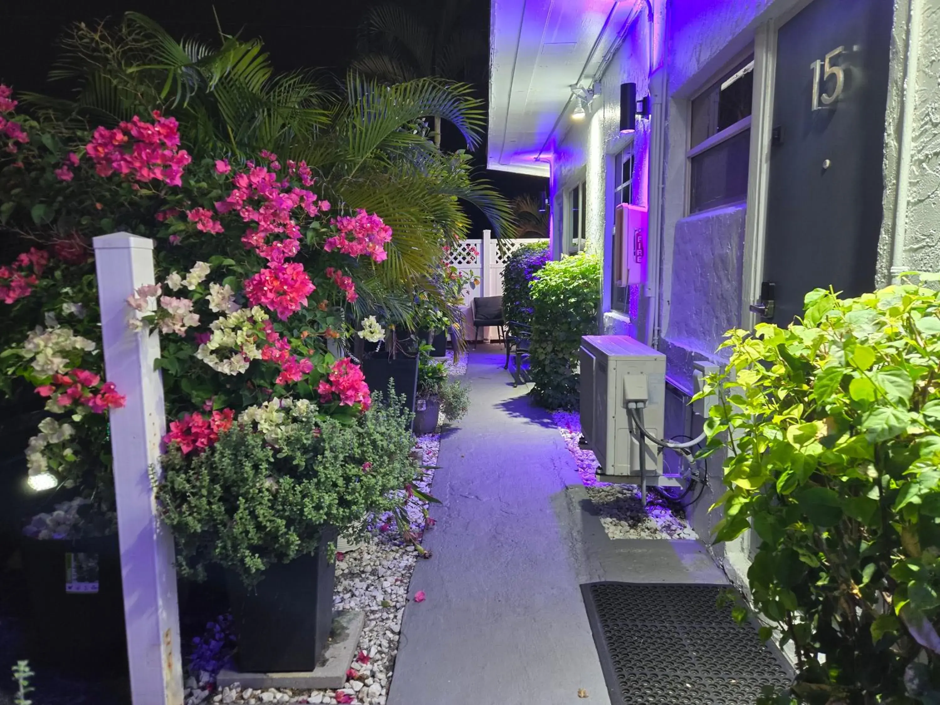 Property building in Barefoot mailman motel Property building in Barefoot mailman motel