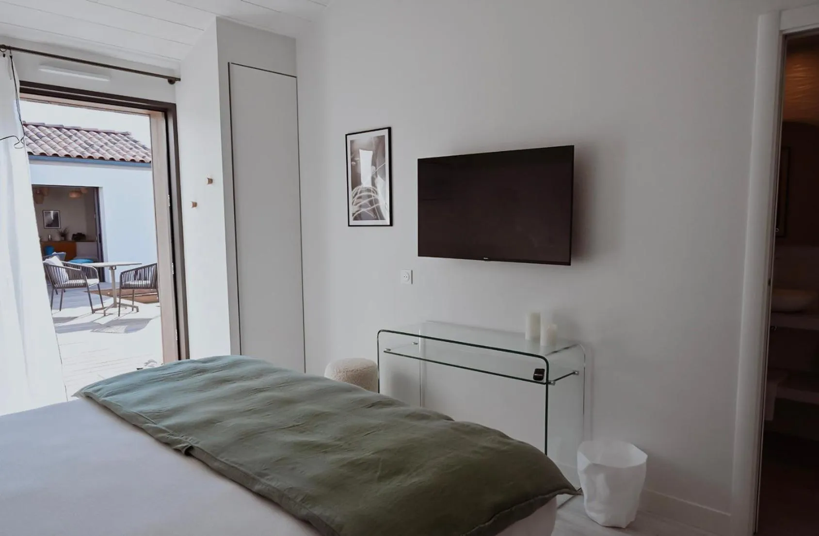 TV and multimedia, Bed in L'envie