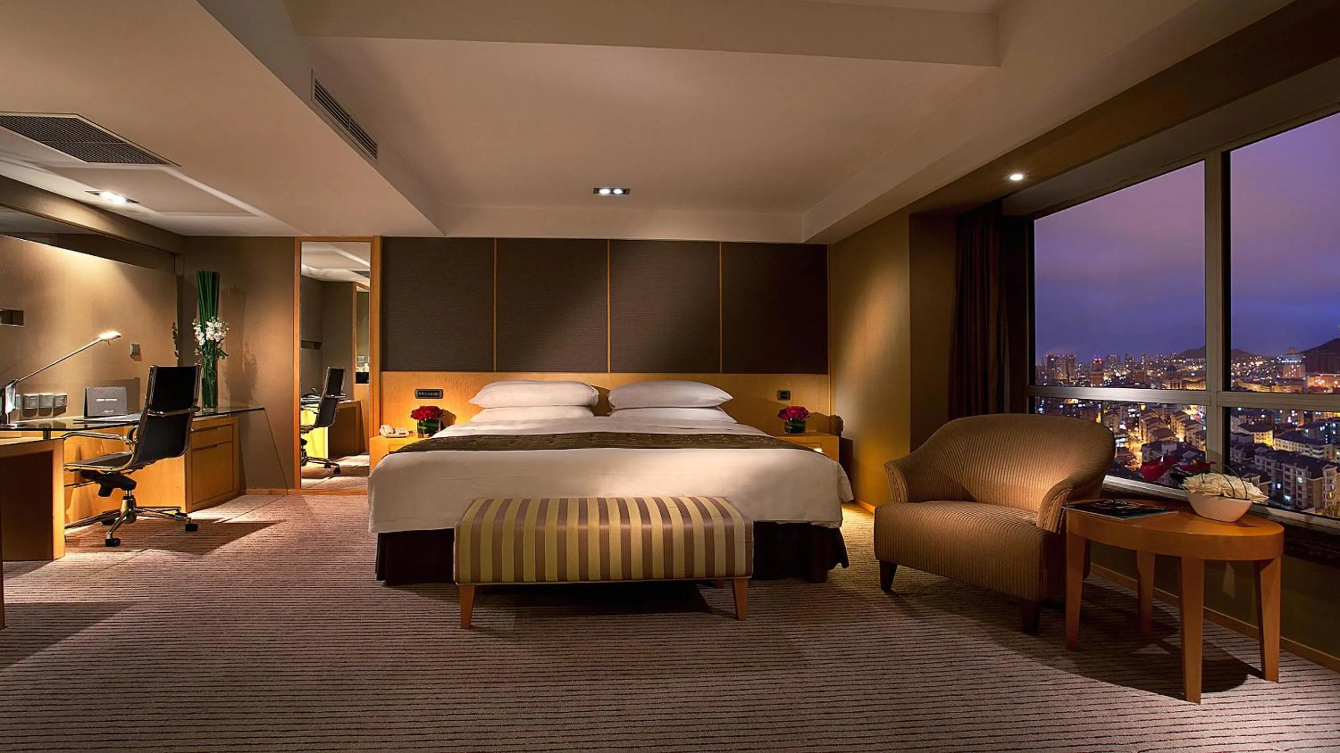 Bed in Kempinski Hotel Dalian