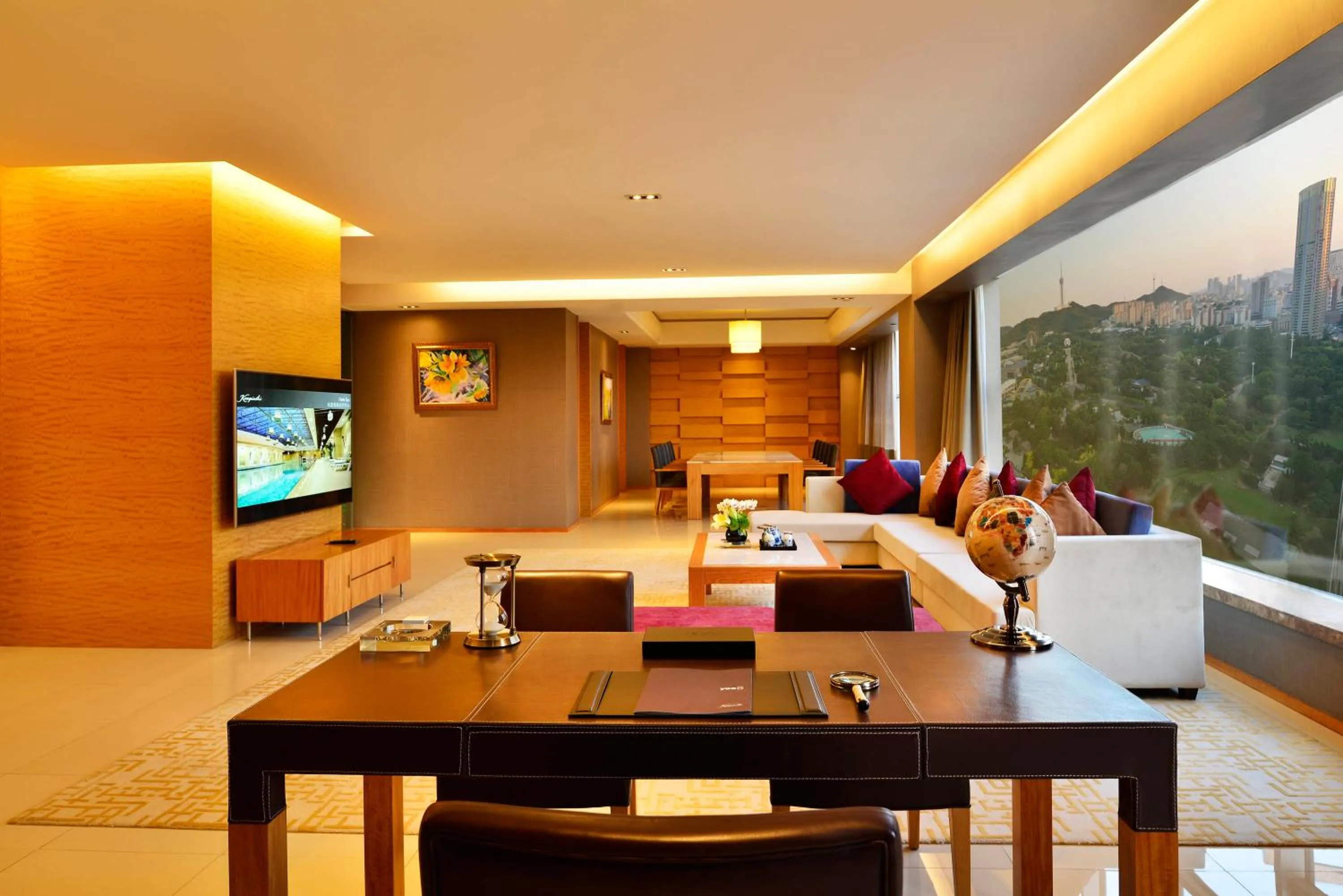 Living room, Bed in Kempinski Hotel Dalian