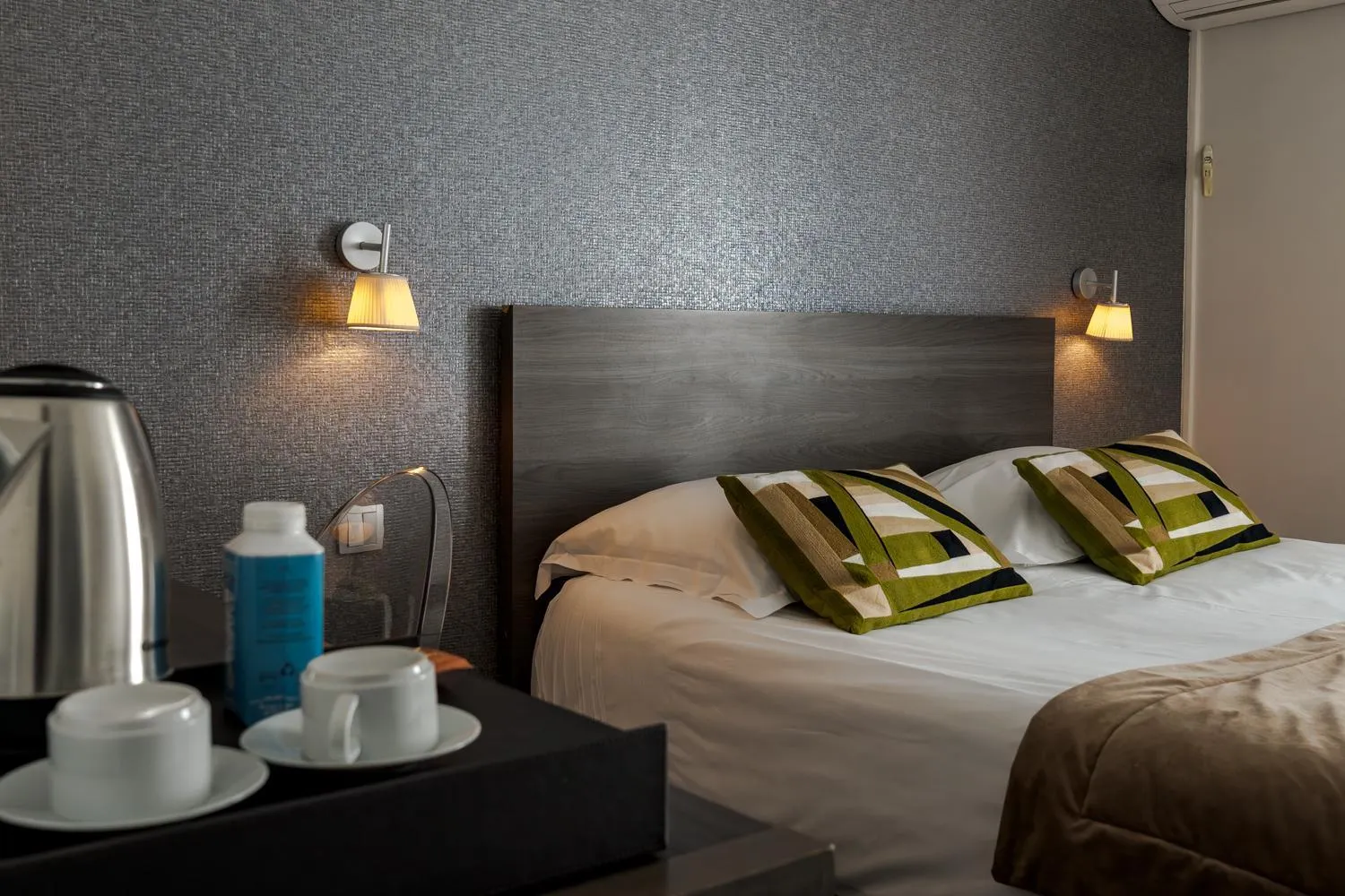 Bed in Best Western Hotel Acadie Paris Nord Villepinte