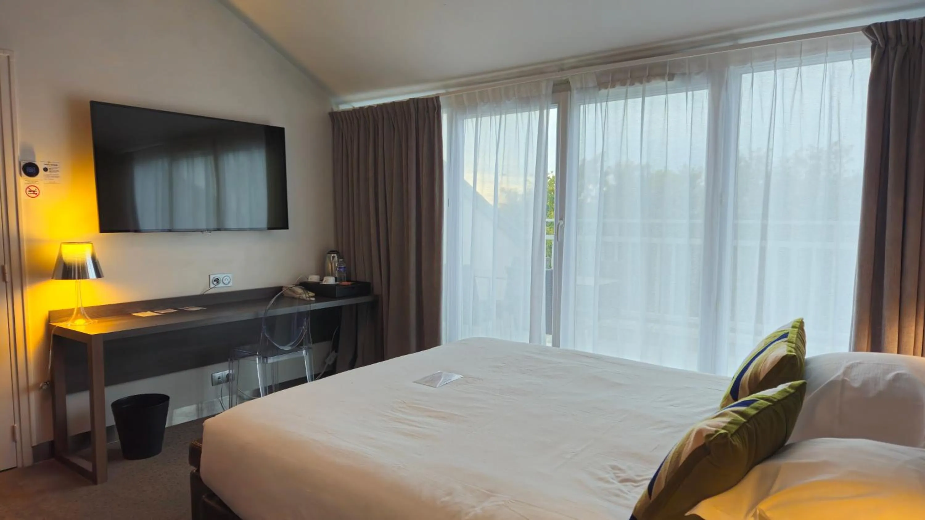 Bed in Best Western Hotel Acadie Paris Nord Villepinte