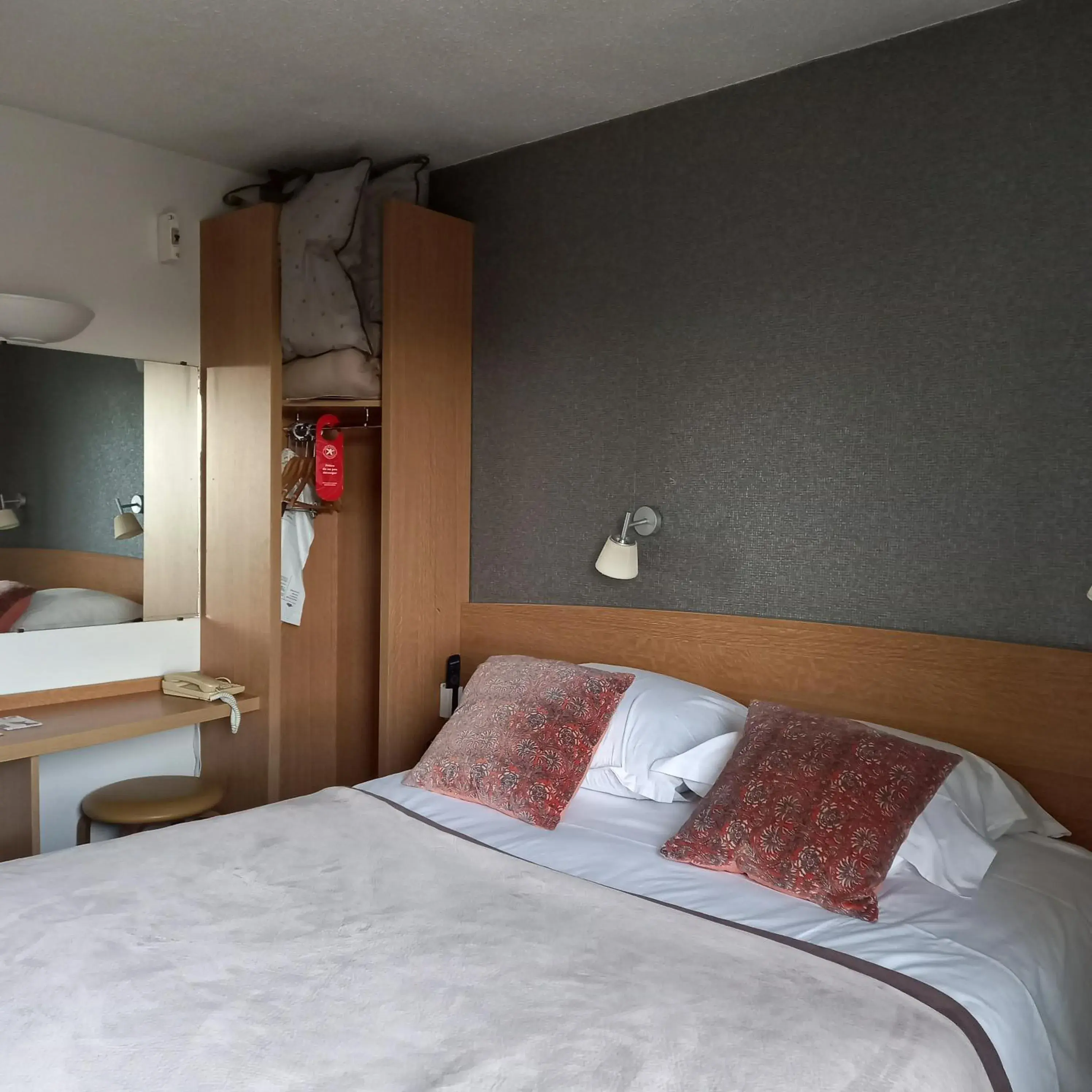 Bed in Best Western Hotel Acadie Paris Nord Villepinte