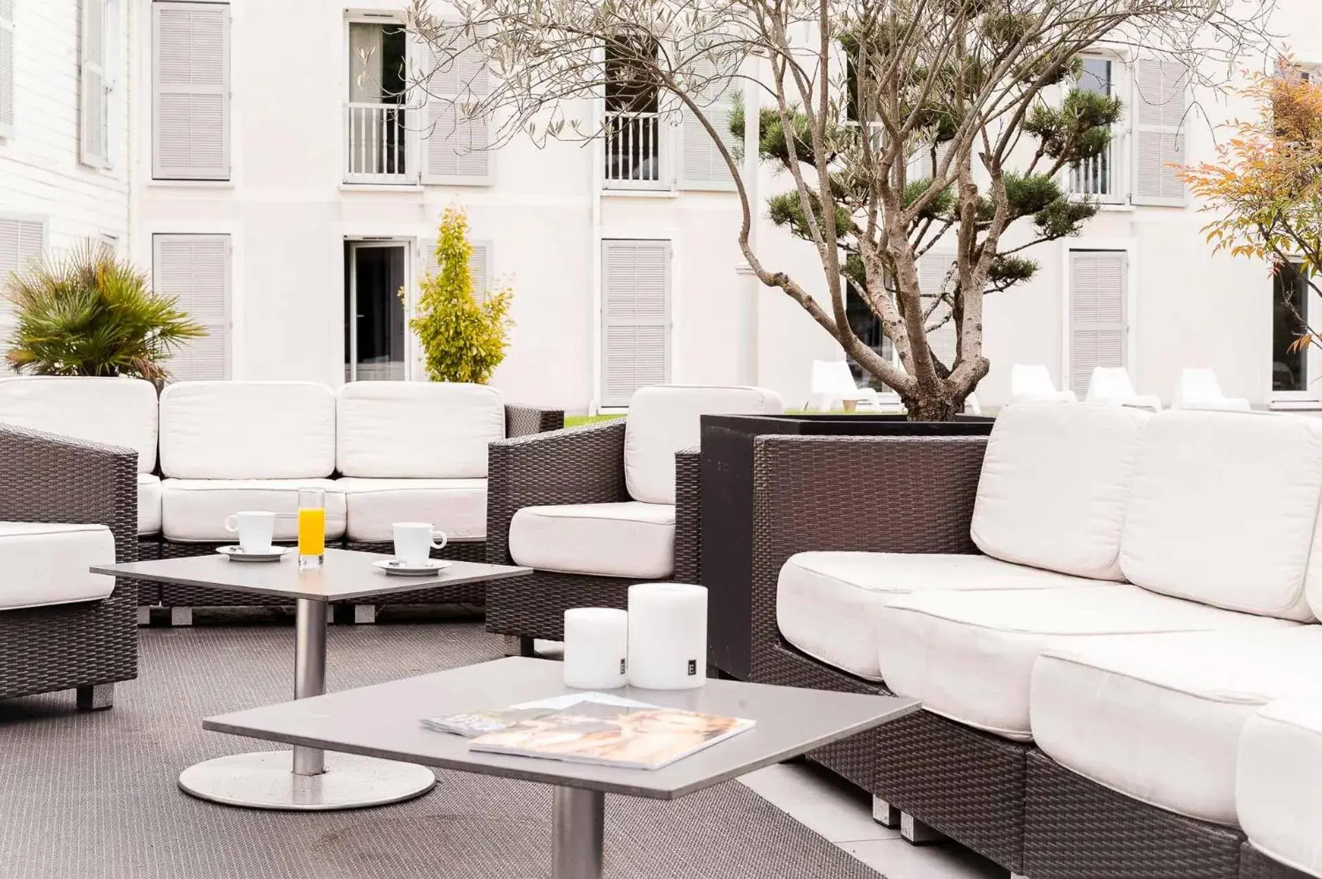 Patio, Seating Area in Best Western Hotel Acadie Paris Nord Villepinte