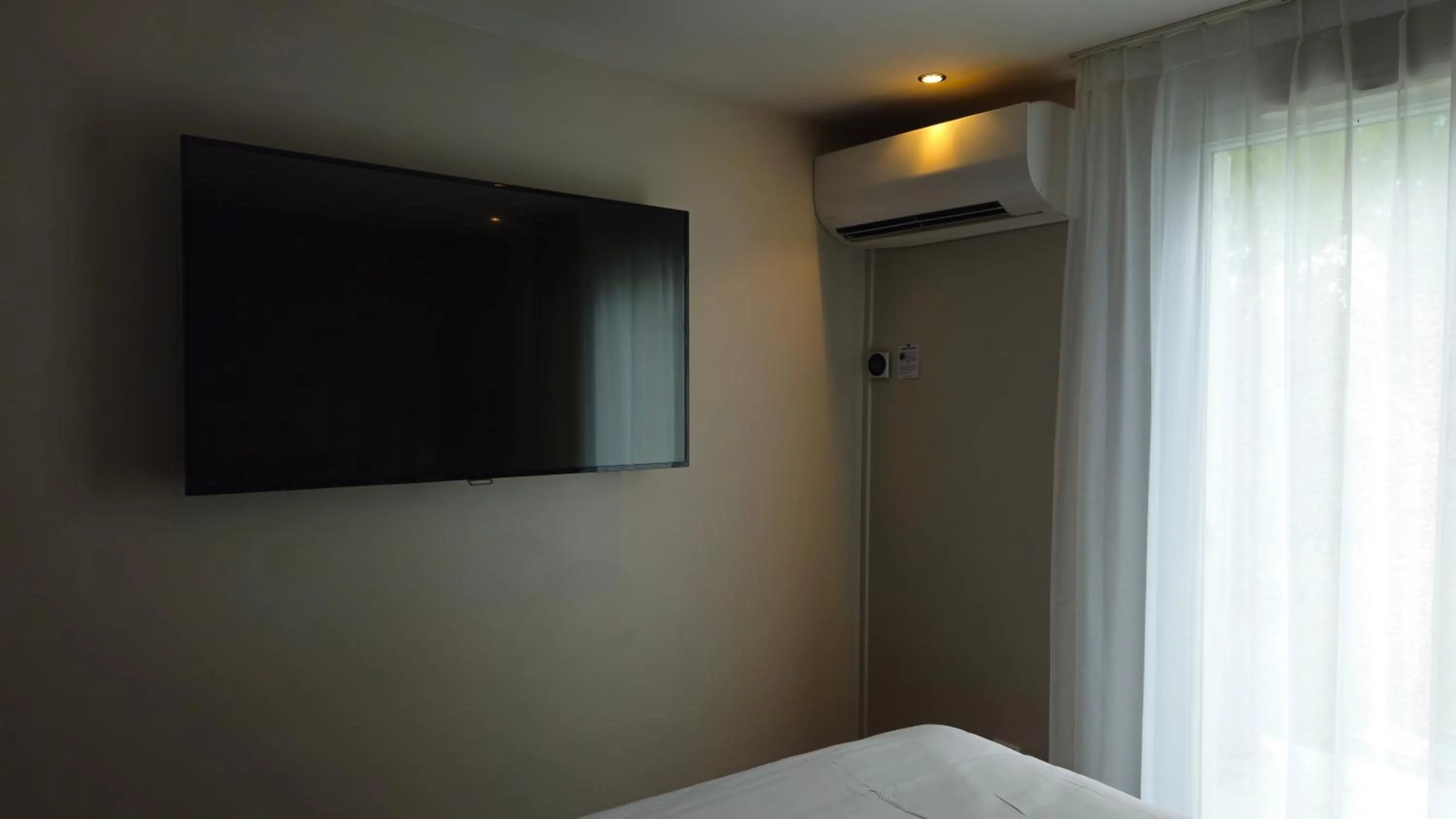 TV and multimedia, Bed in Best Western Hotel Acadie Paris Nord Villepinte