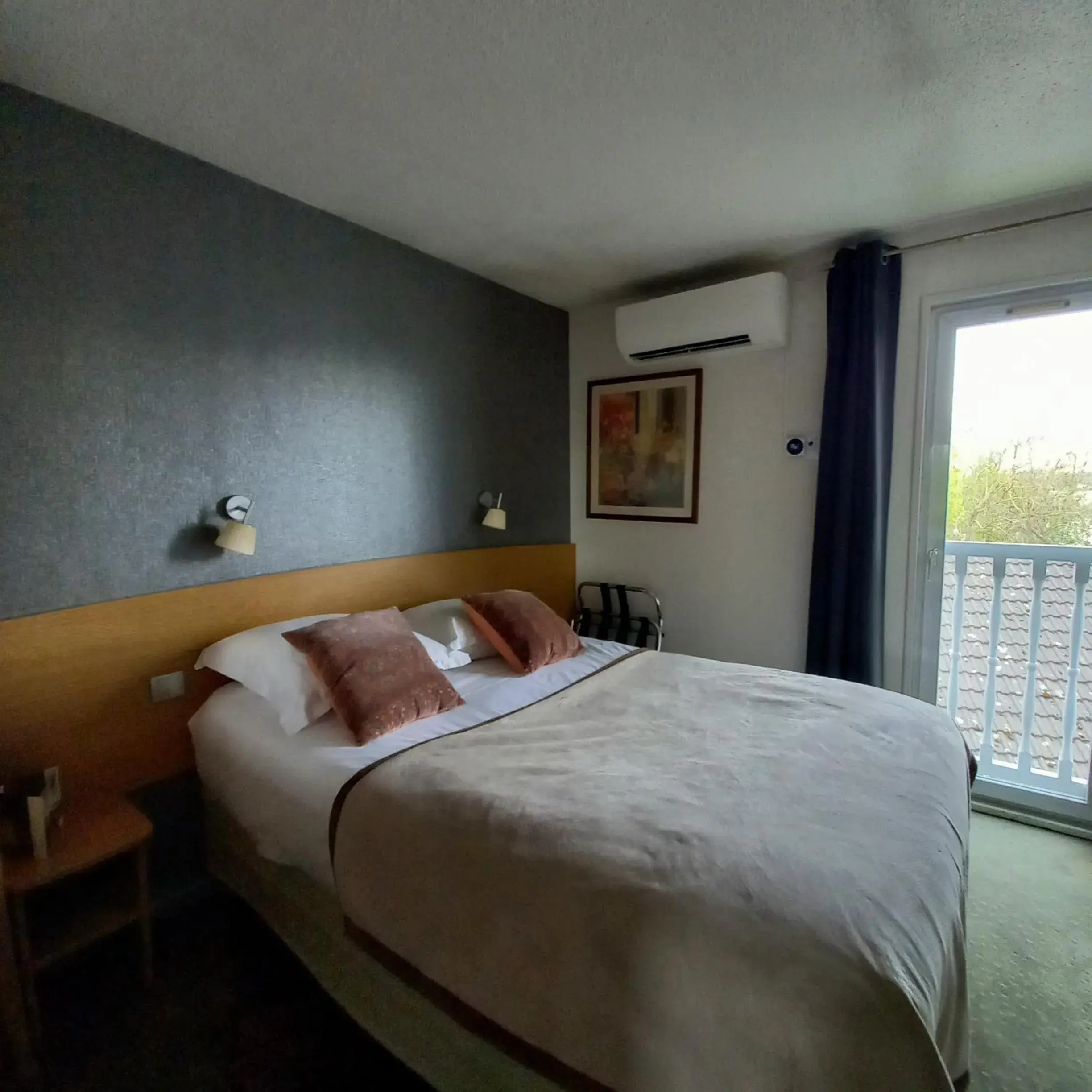 Bed in Best Western Hotel Acadie Paris Nord Villepinte