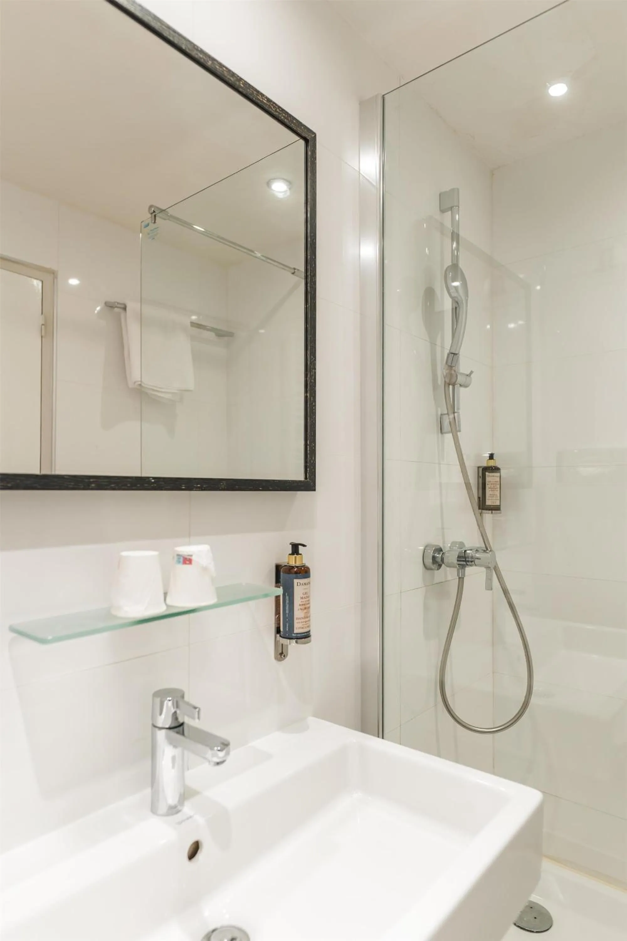 Bedroom in Best Western Hotel Acadie Paris Nord Villepinte