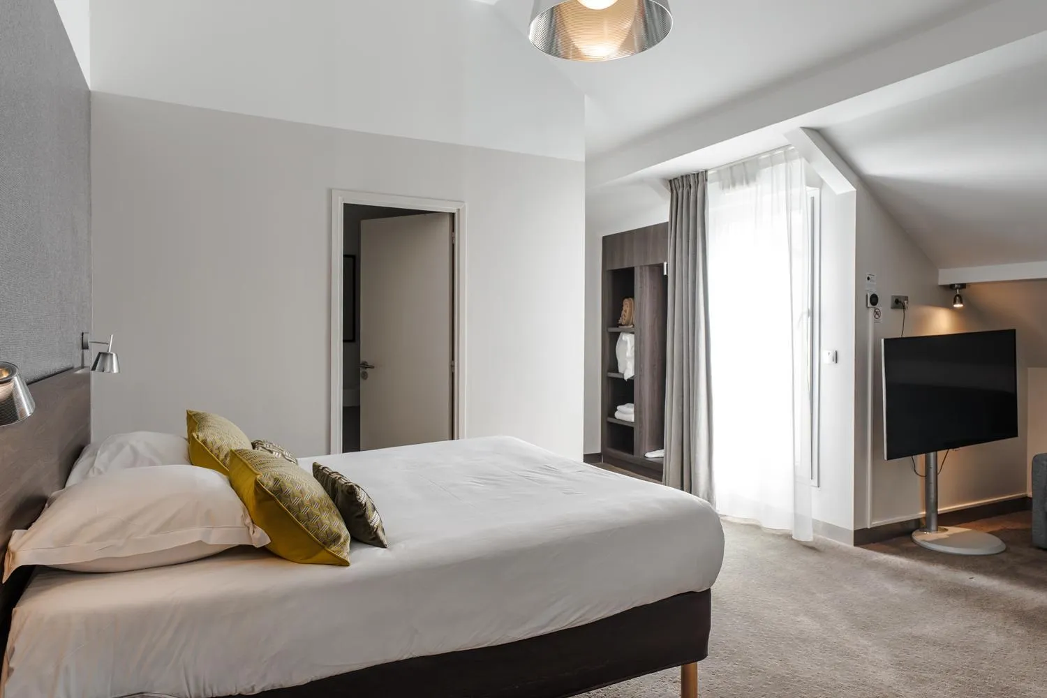 Bed in Best Western Hotel Acadie Paris Nord Villepinte