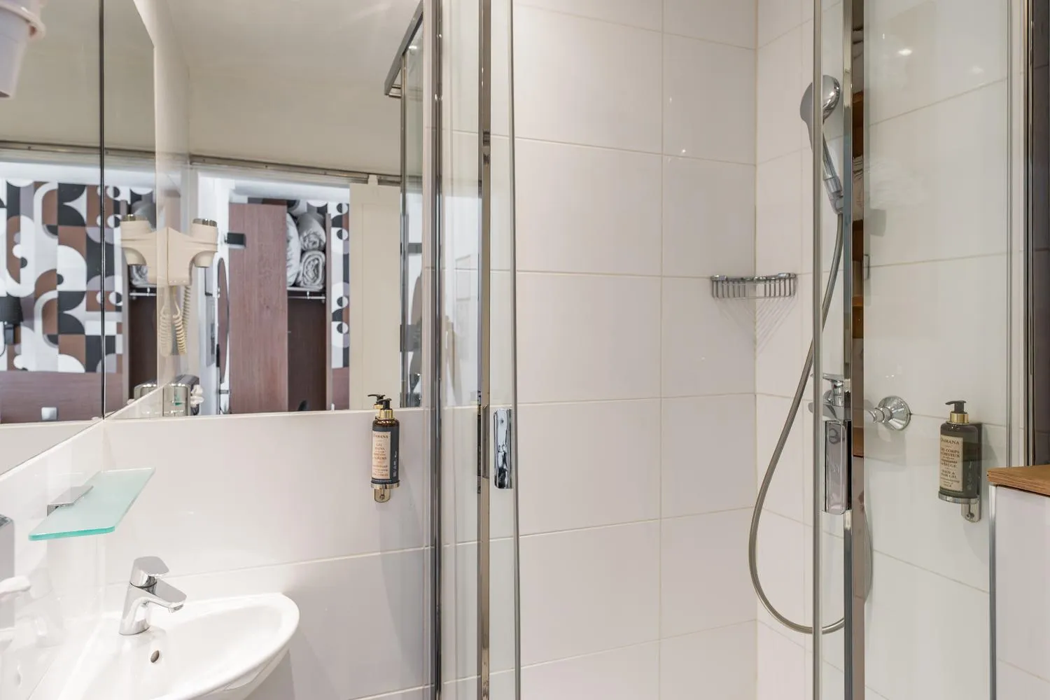 Bathroom in Best Western Hotel Acadie Paris Nord Villepinte