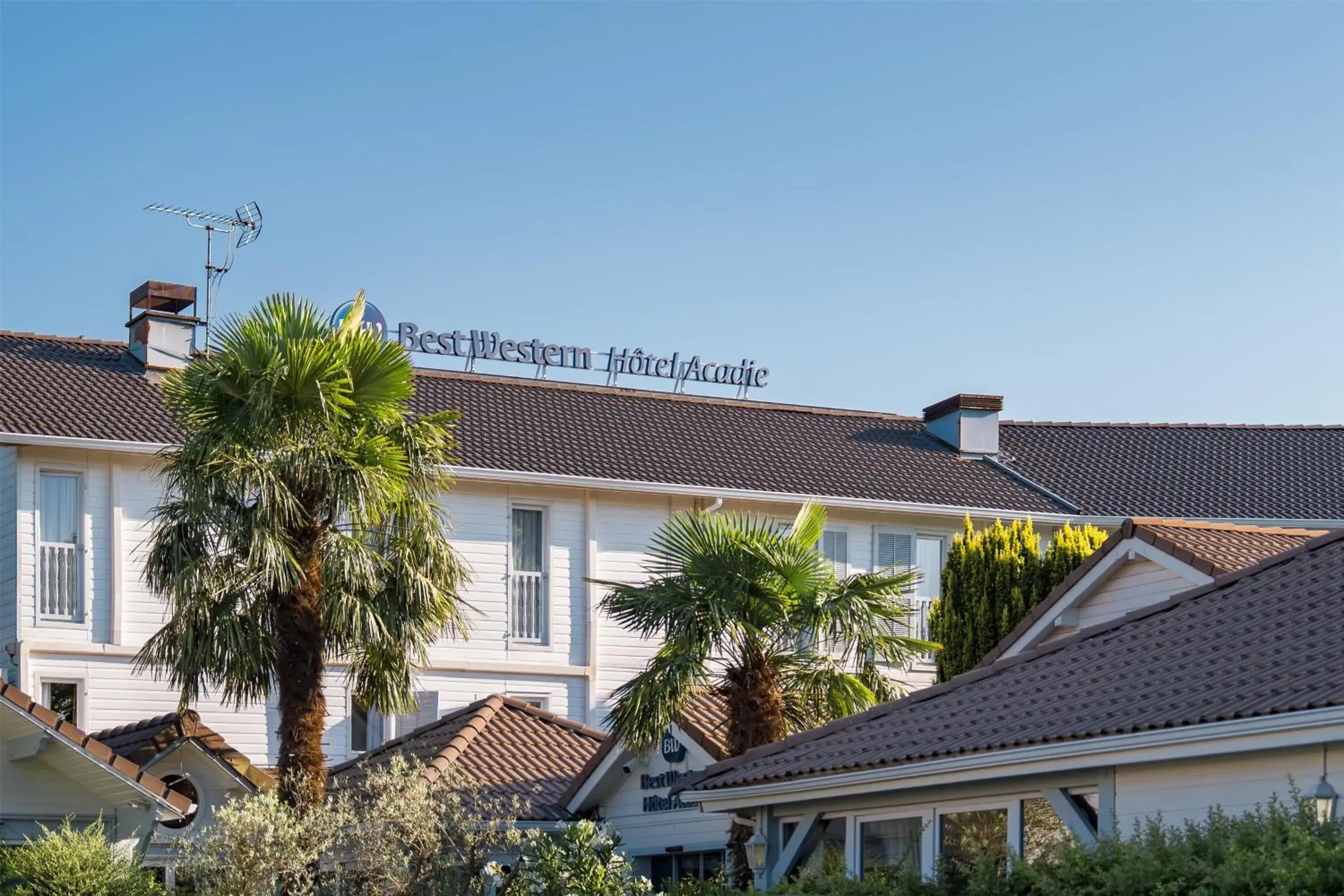 Property building in Best Western Hotel Acadie Paris Nord Villepinte Property building in Best Western Hotel Acadie Paris Nord Villepinte