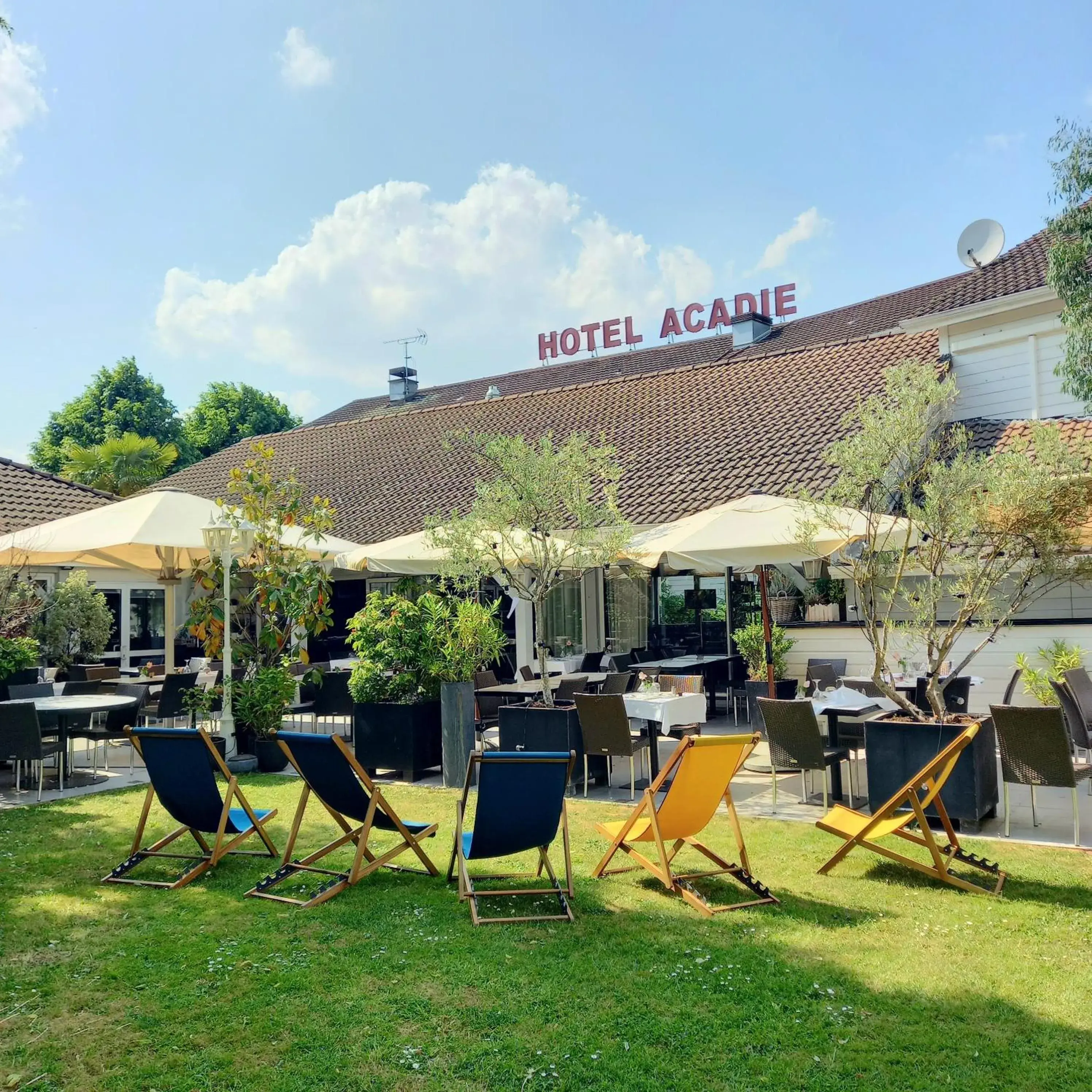 Property building in Best Western Hotel Acadie Paris Nord Villepinte Property building in Best Western Hotel Acadie Paris Nord Villepinte