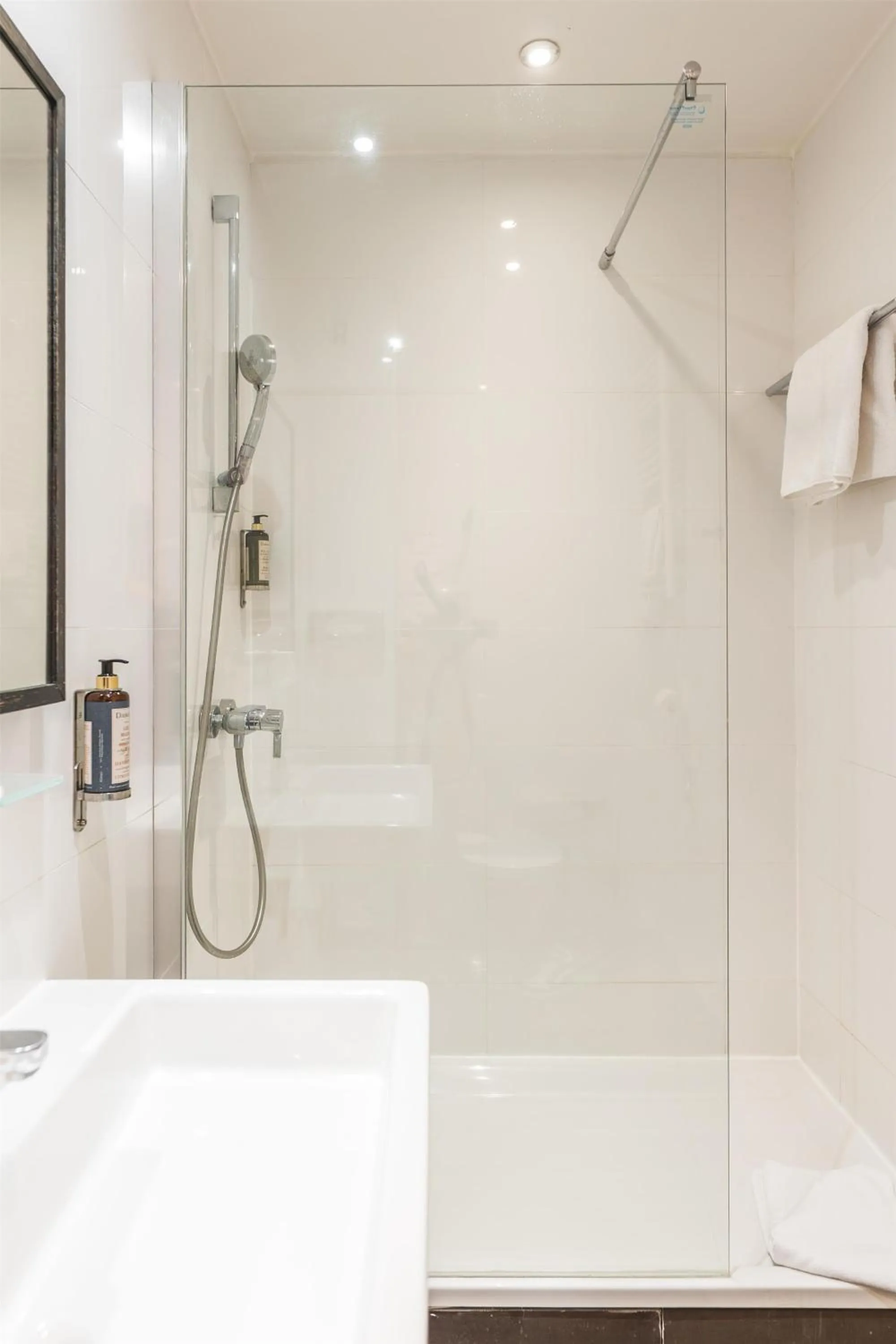 Bedroom in Best Western Hotel Acadie Paris Nord Villepinte