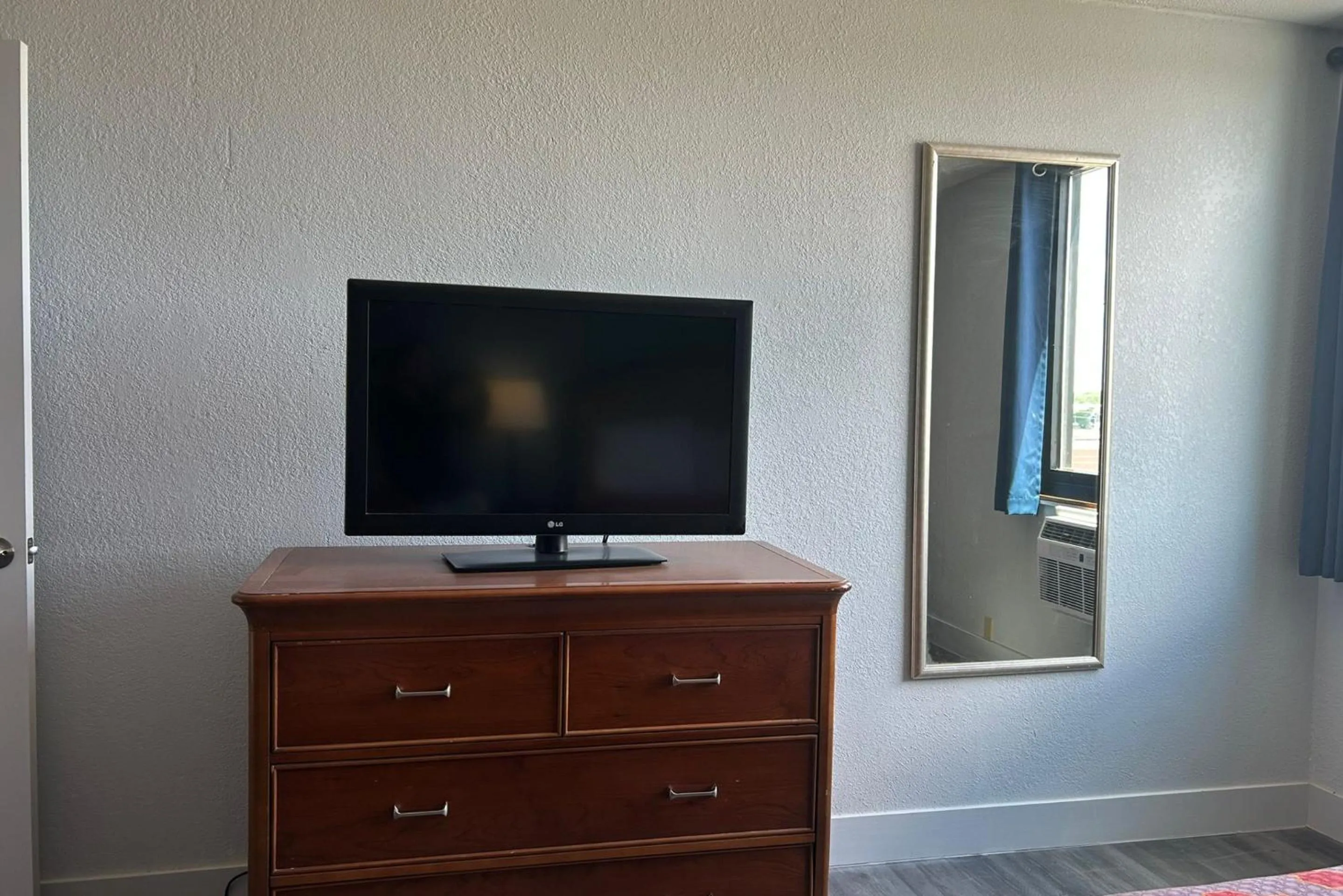 Bedroom in Key Inn Roseville