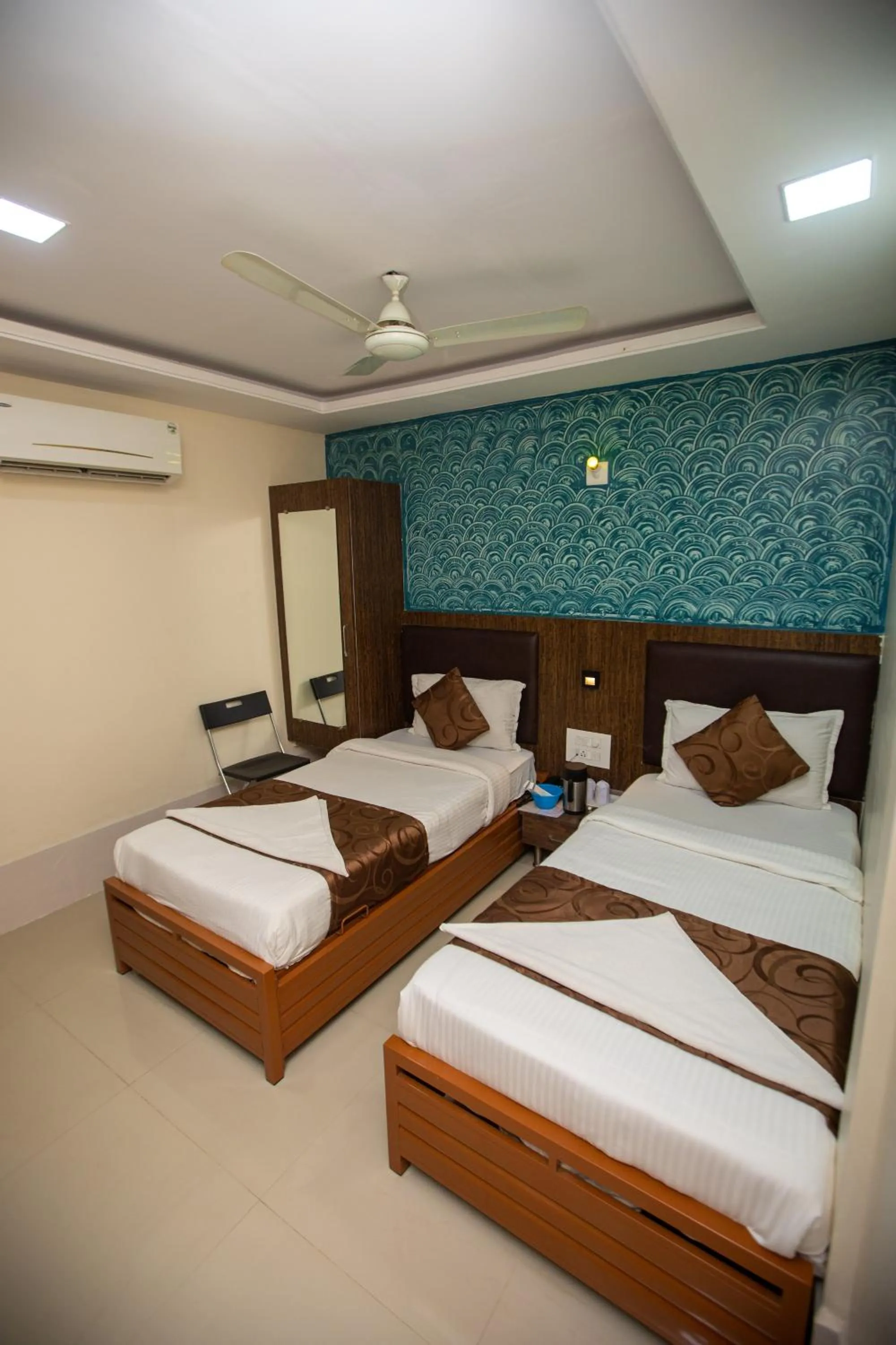 Bed in Hotel J D Residency