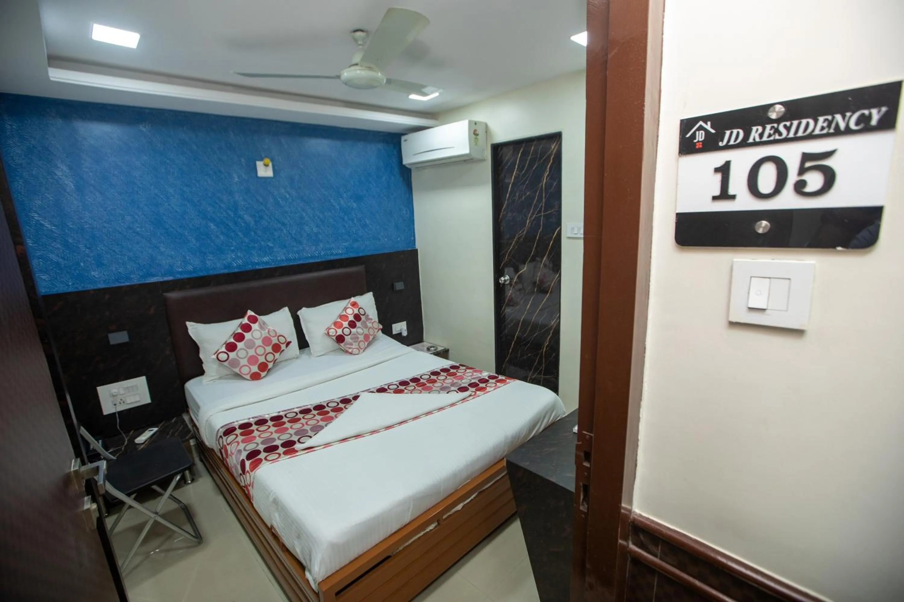 Bed in Hotel J D Residency