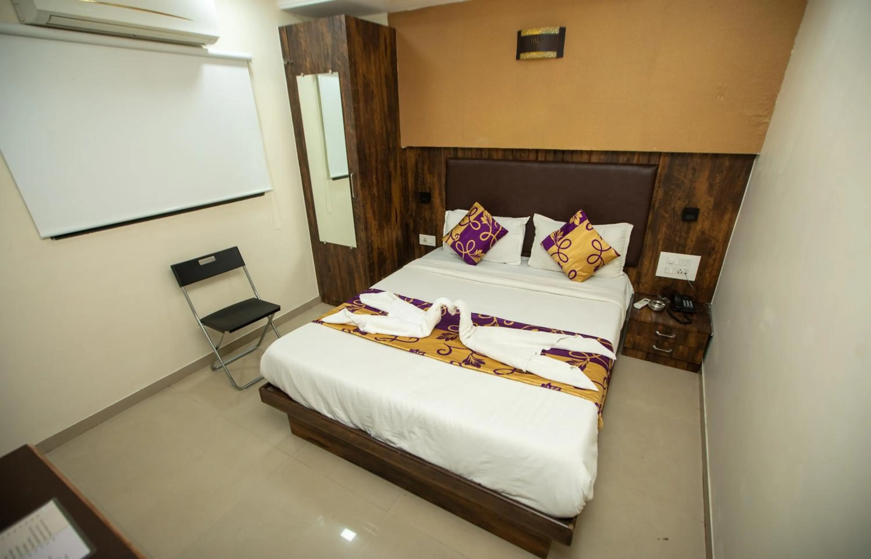 Bed in Hotel J D Residency