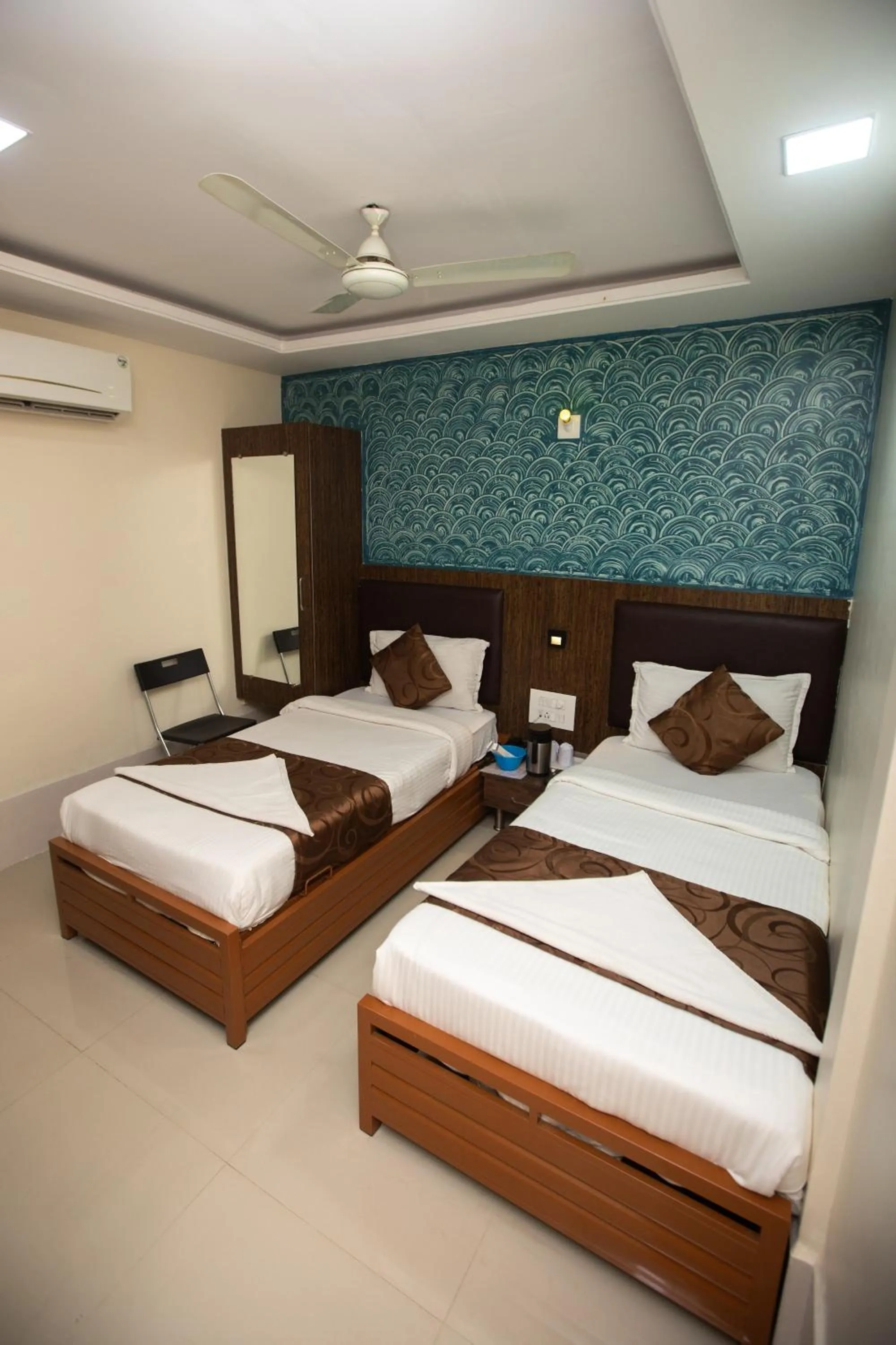 Bed in Hotel J D Residency