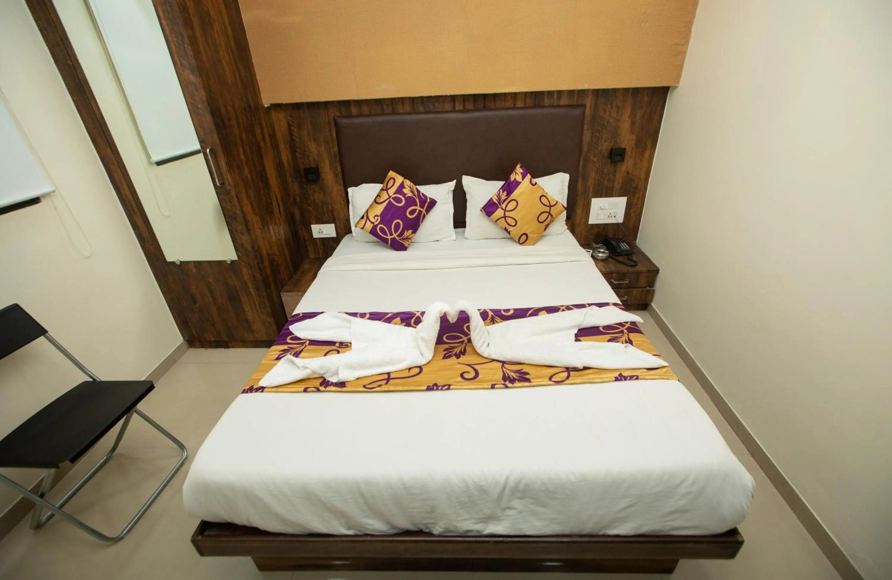 Bed in Hotel J D Residency