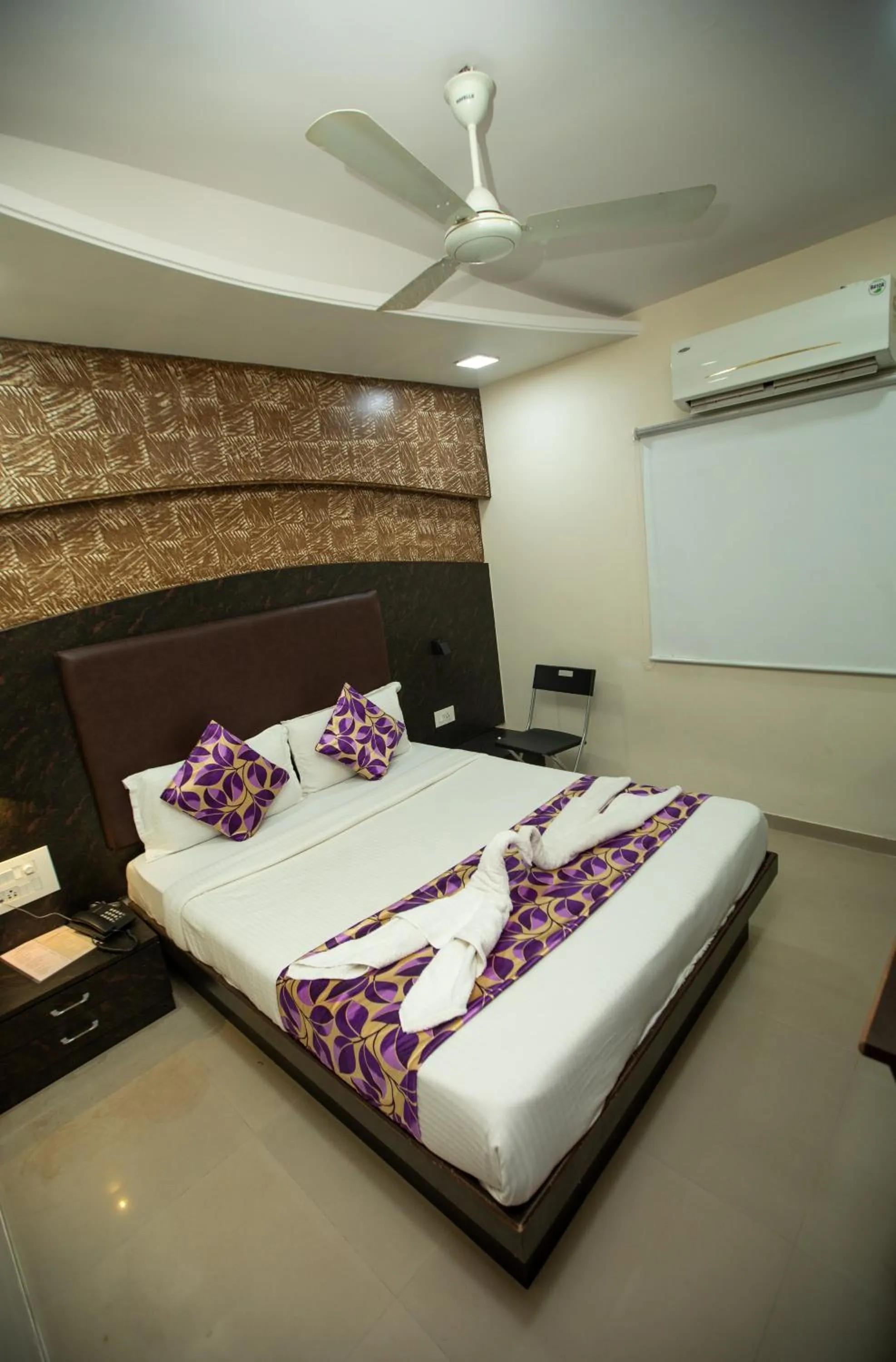Bed in Hotel J D Residency