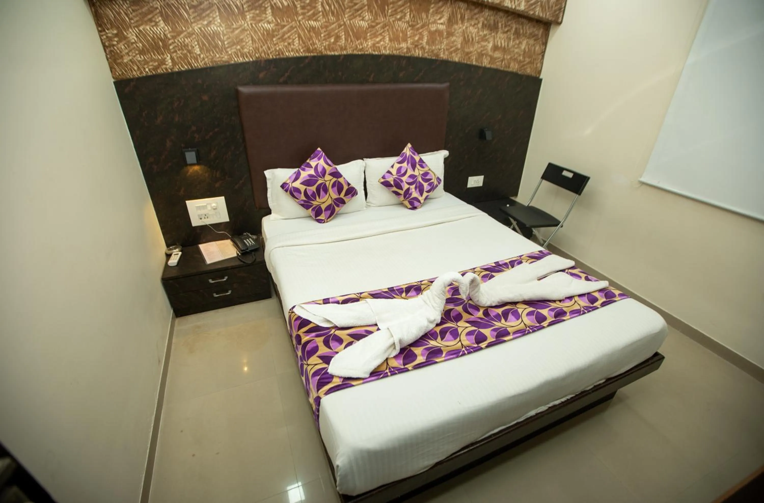 Bed in Hotel J D Residency