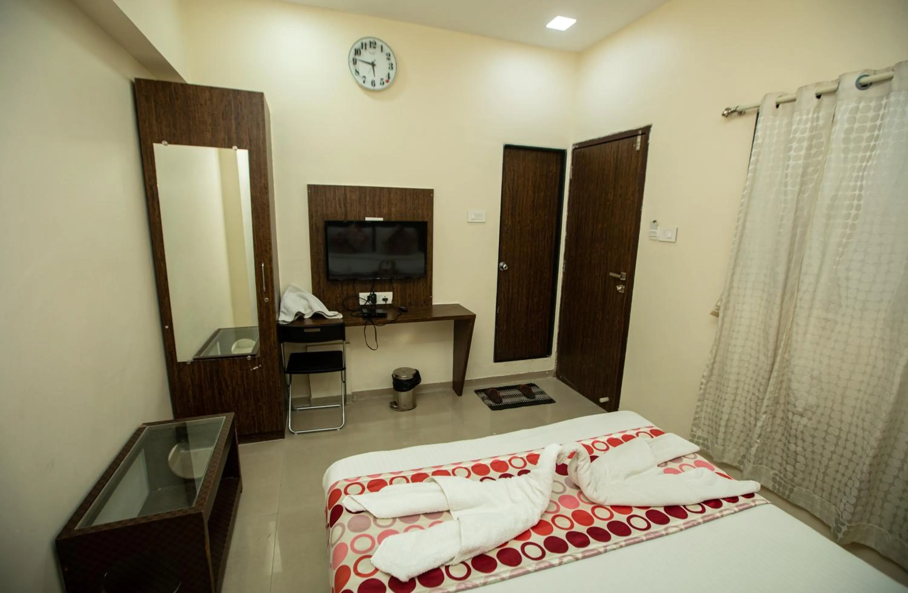 Bed in Hotel J D Residency