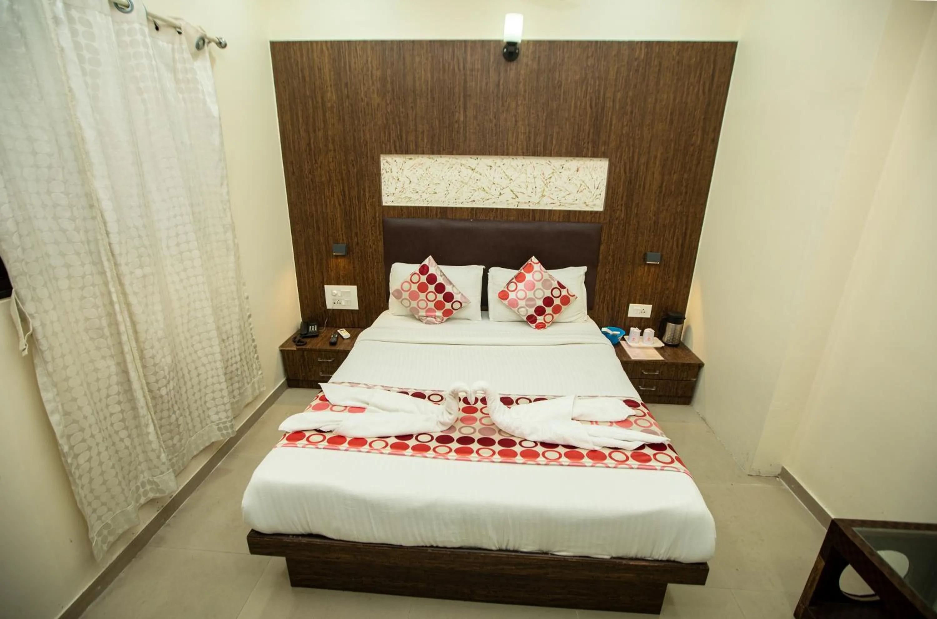 Bed in Hotel J D Residency