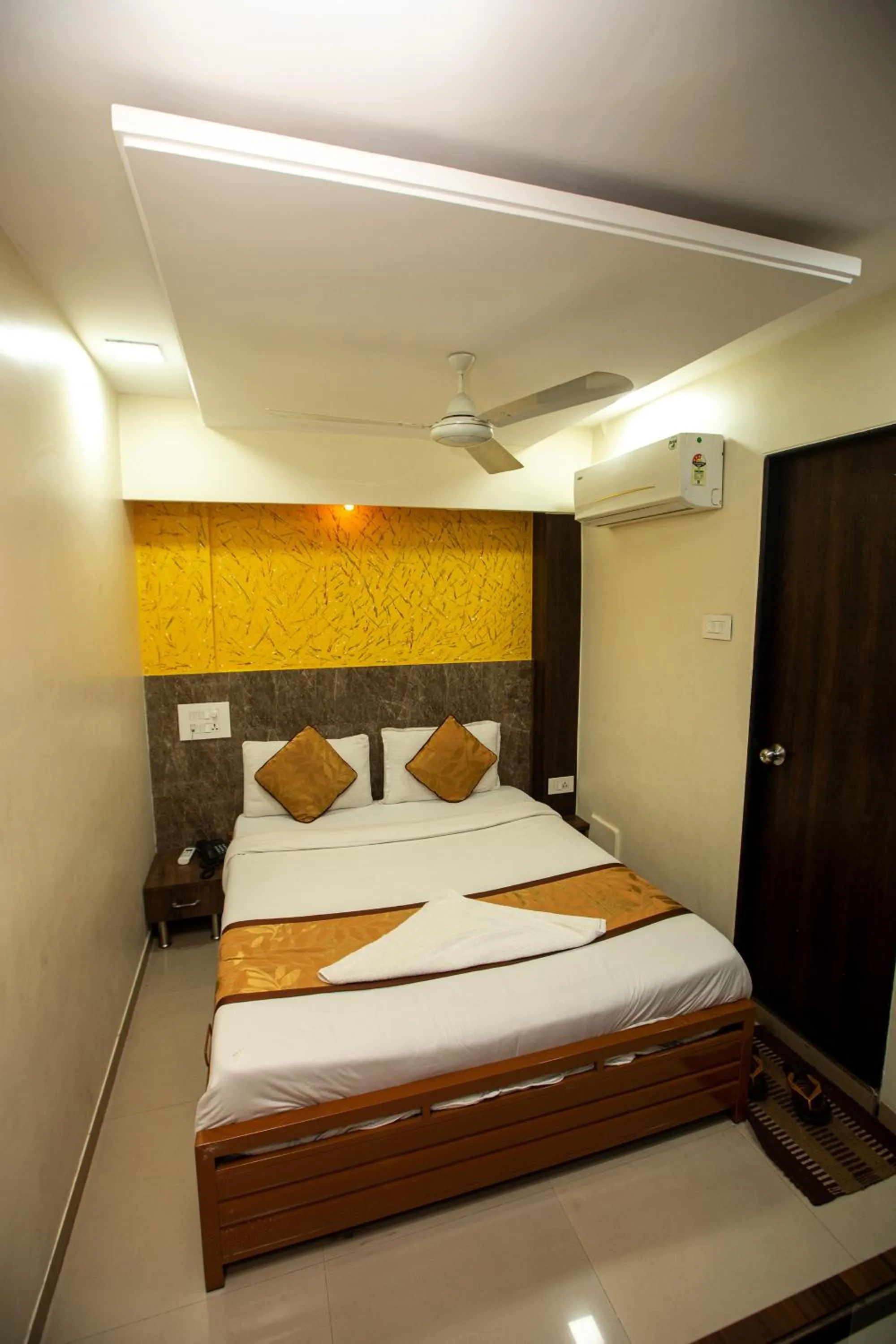 Bedroom, Bed in Hotel J D Residency