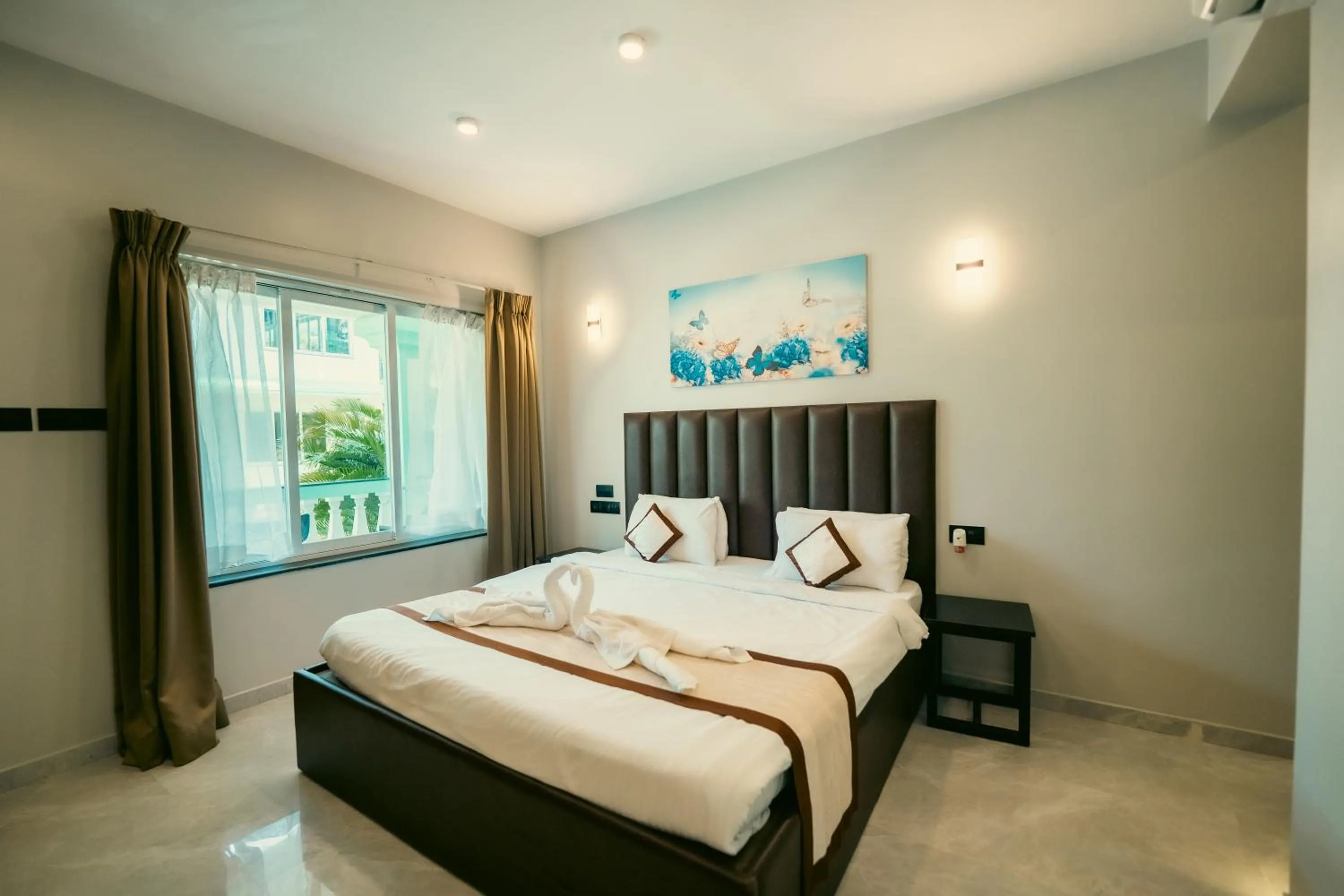 Bed in D7 La Serene