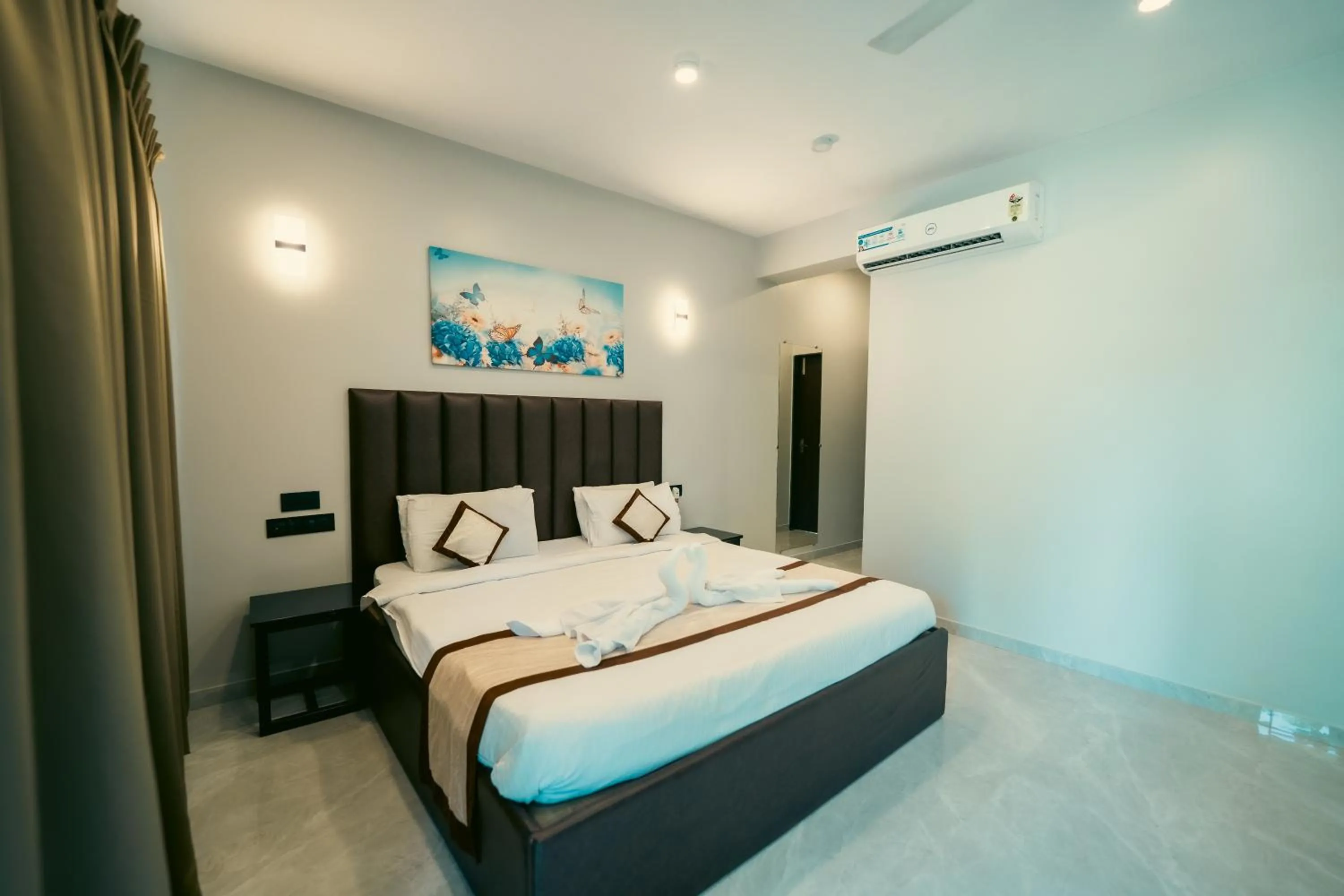 Bed in D7 La Serene