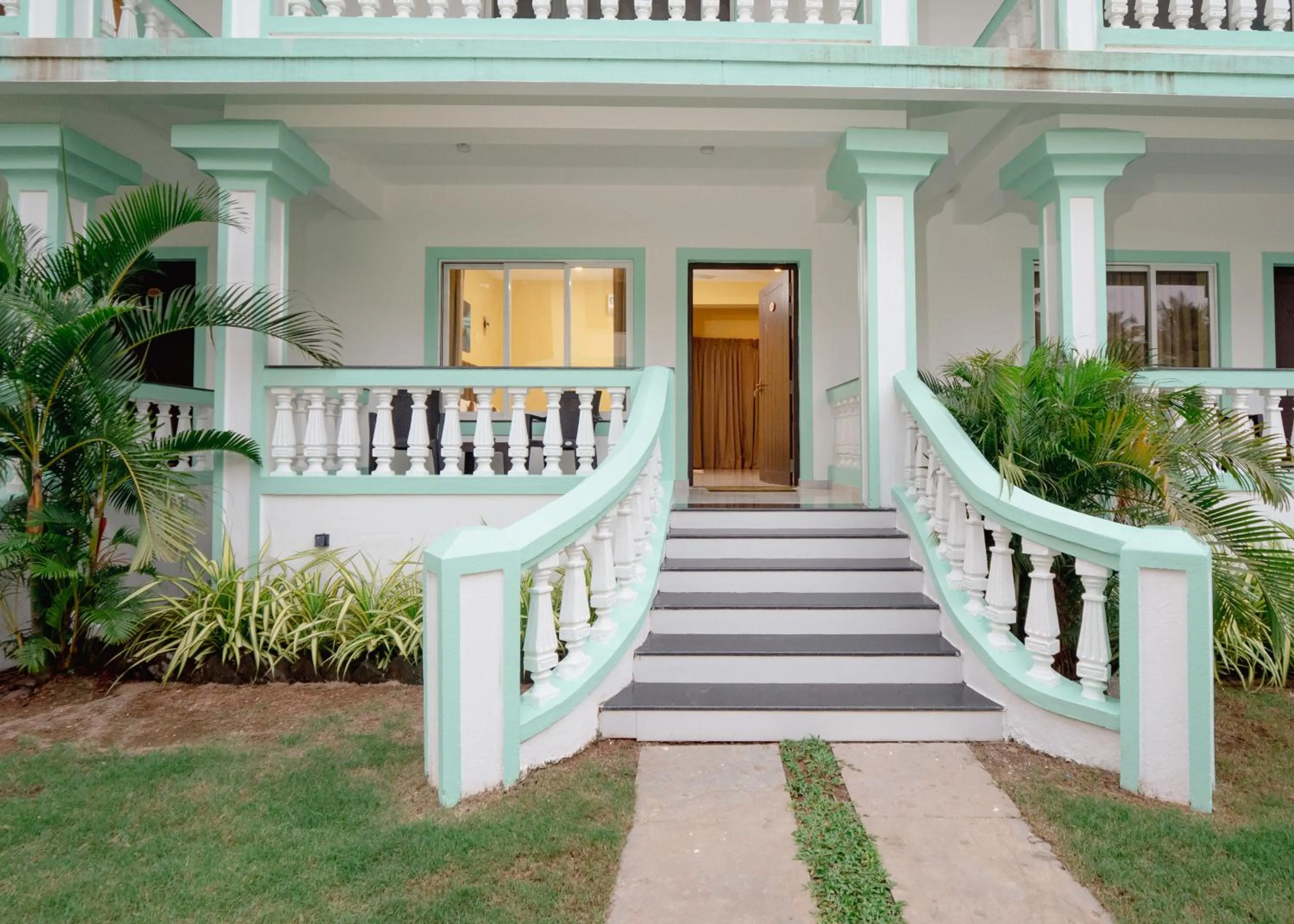Facade/entrance in D7 La Serene