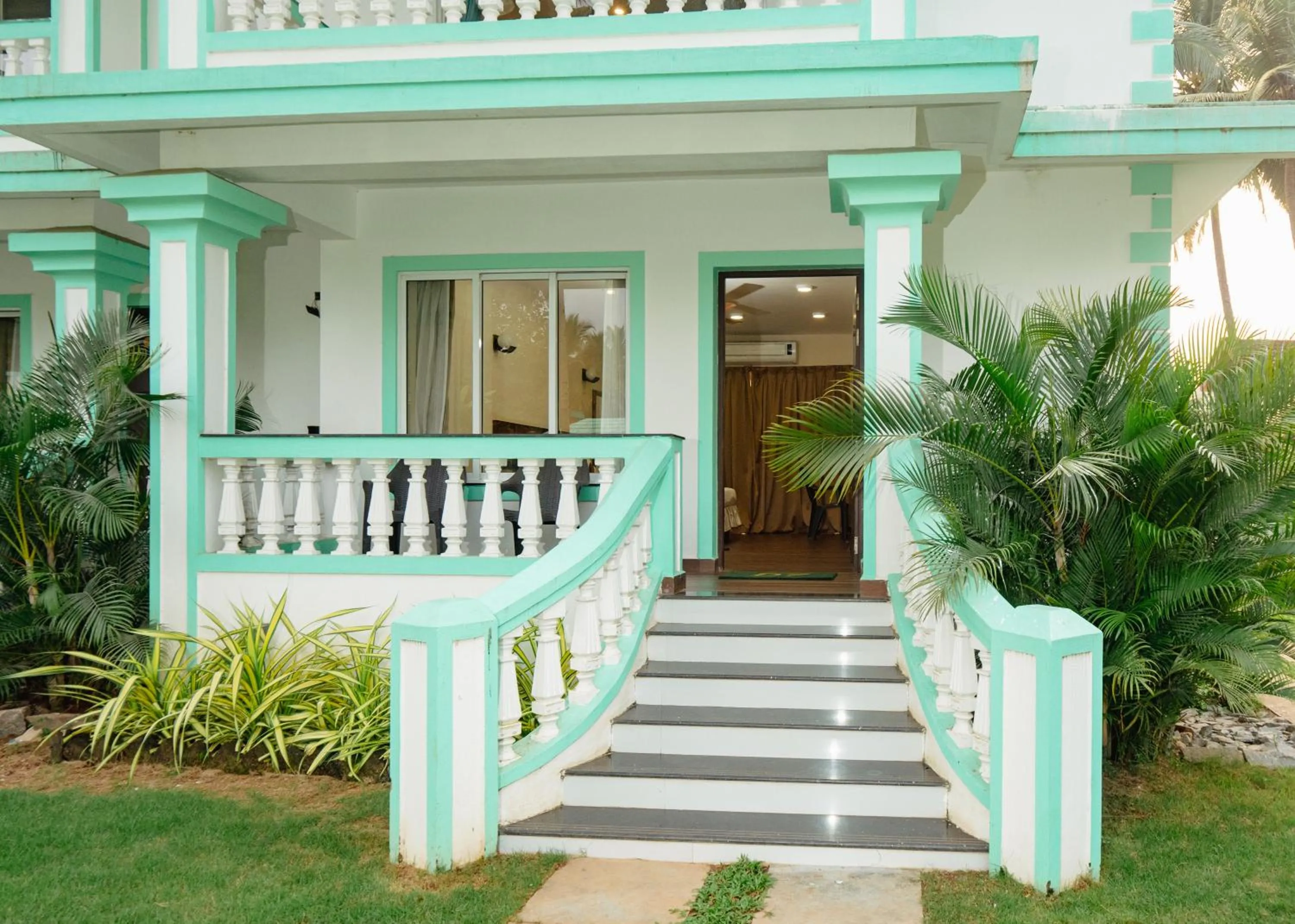 Facade/entrance in D7 La Serene