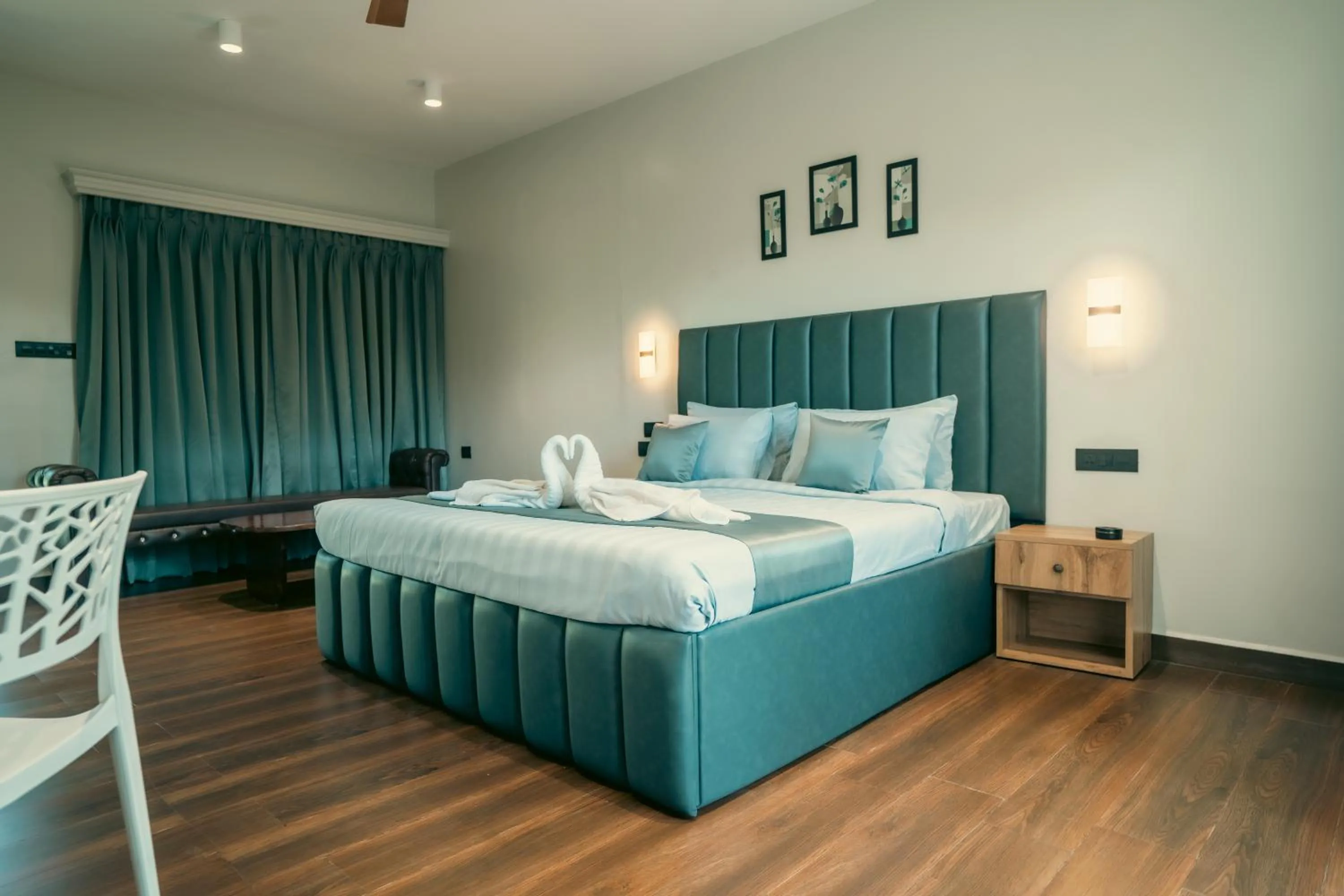 Bed in D7 La Serene