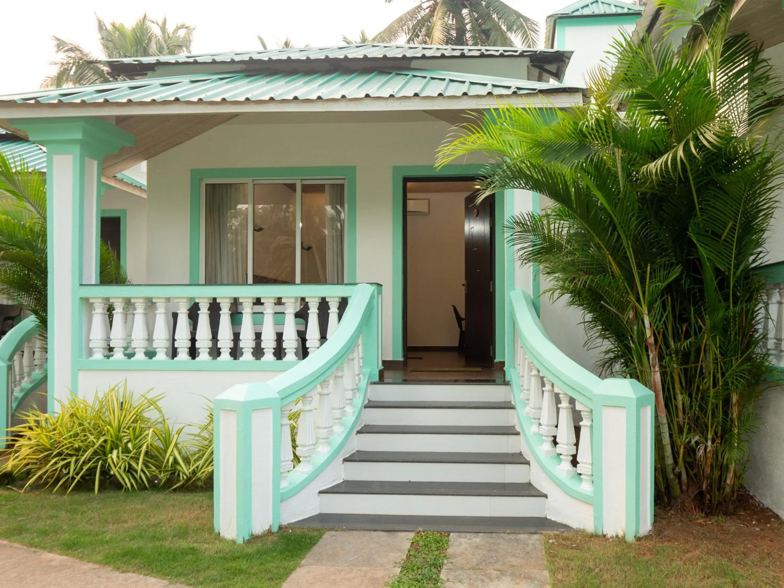 Facade/entrance in D7 La Serene