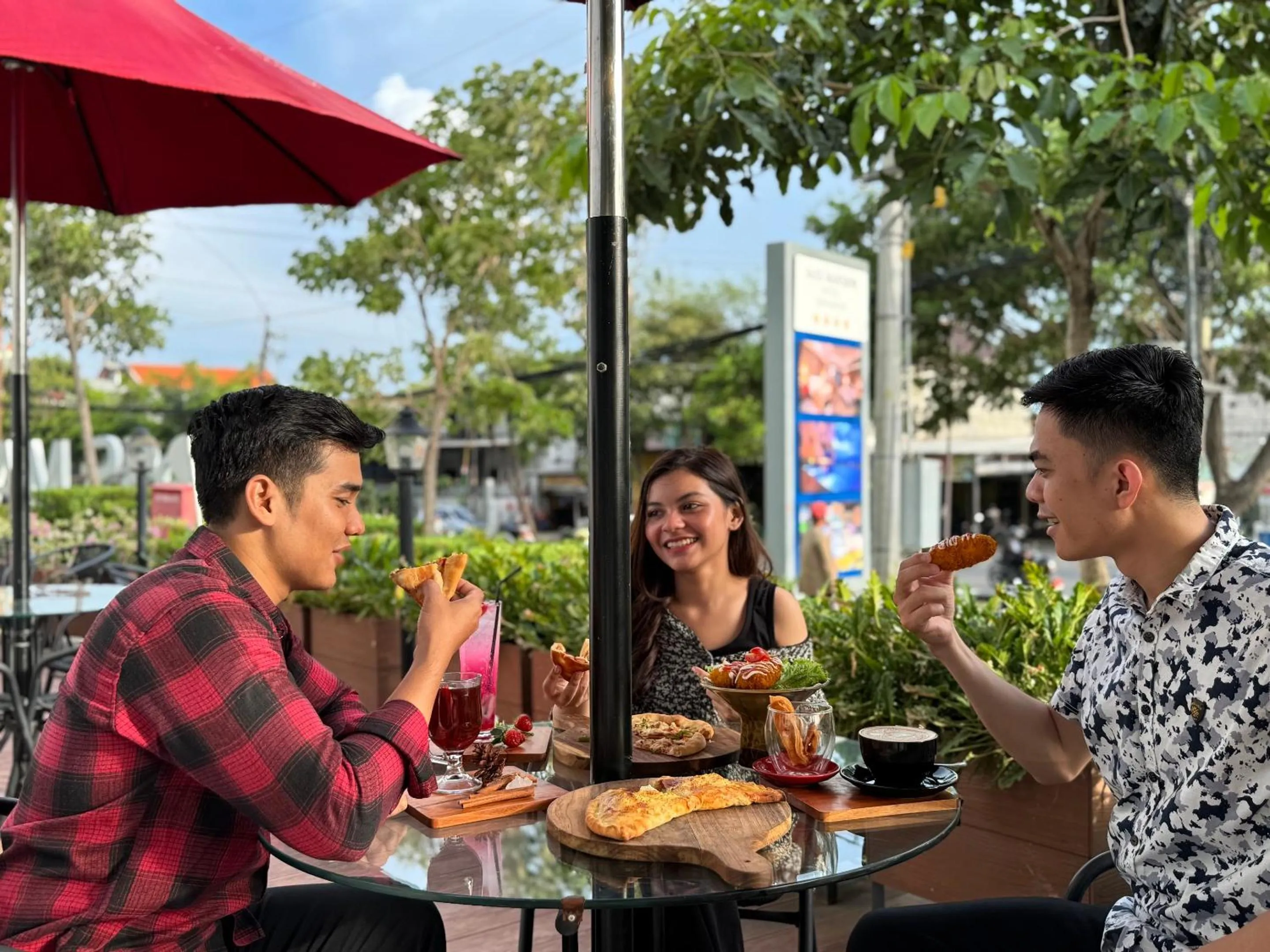 Restaurant/places to eat in BeSS Mansion Hotel Surabaya