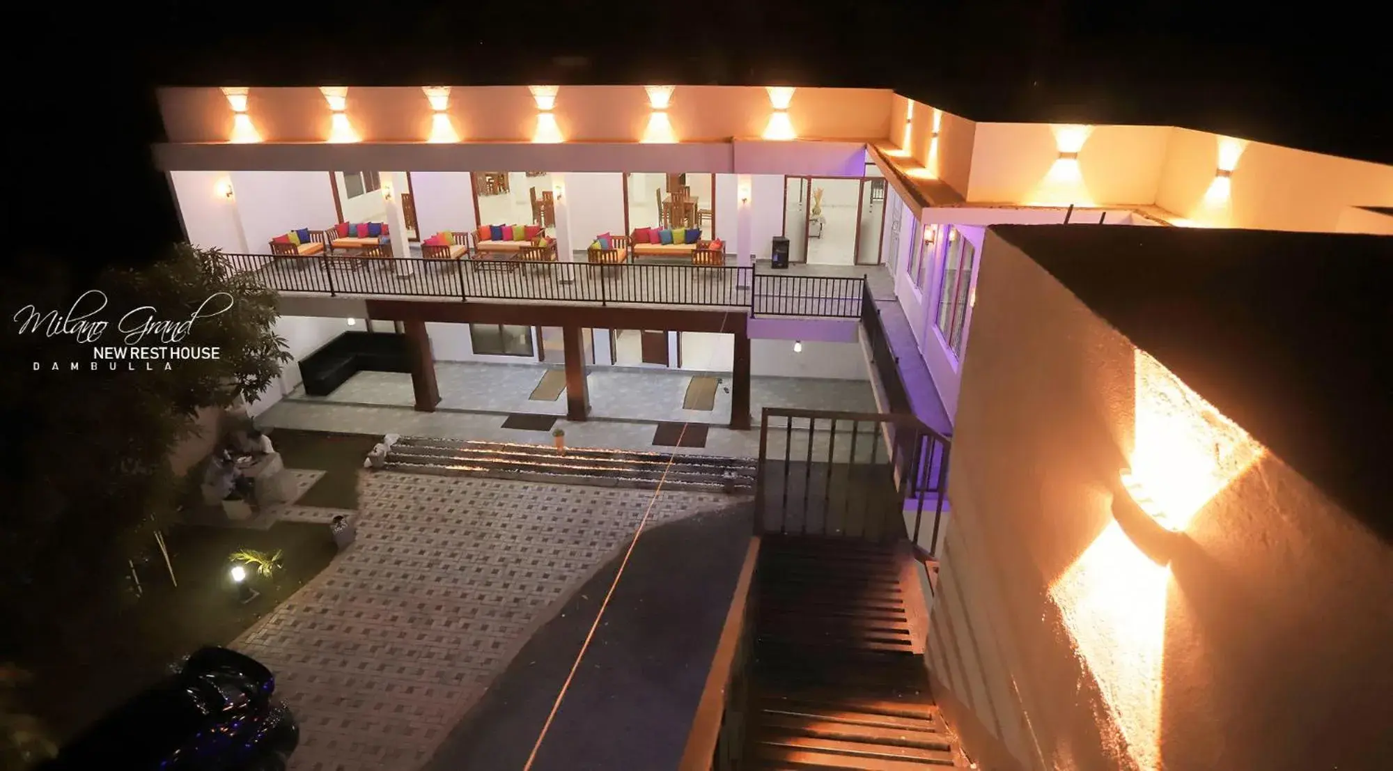 Facade/entrance in Milano Grand Facade/entrance in Milano Grand