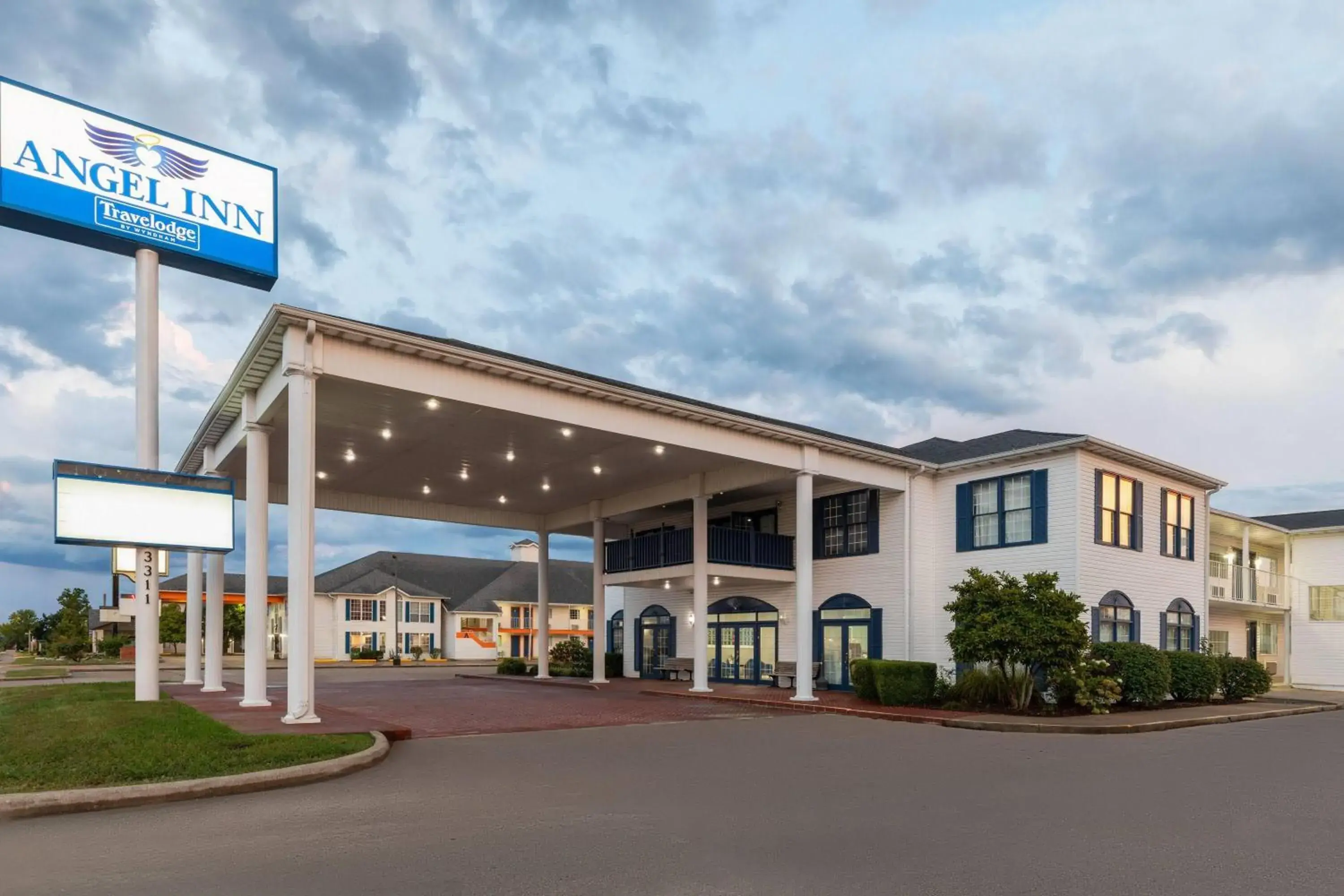 Property building in Angel Inn Near IMAX, a Travelodge by Wyndham Property building in Angel Inn Near IMAX, a Travelodge by Wyndham