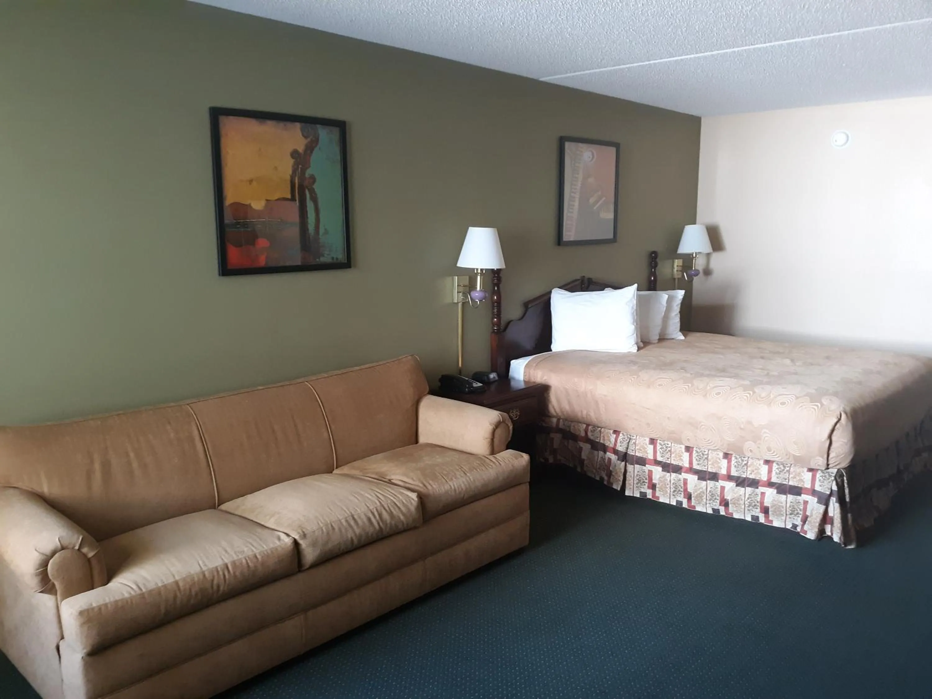 Photo of the whole room, Bed in Angel Inn Near IMAX, a Travelodge by Wyndham