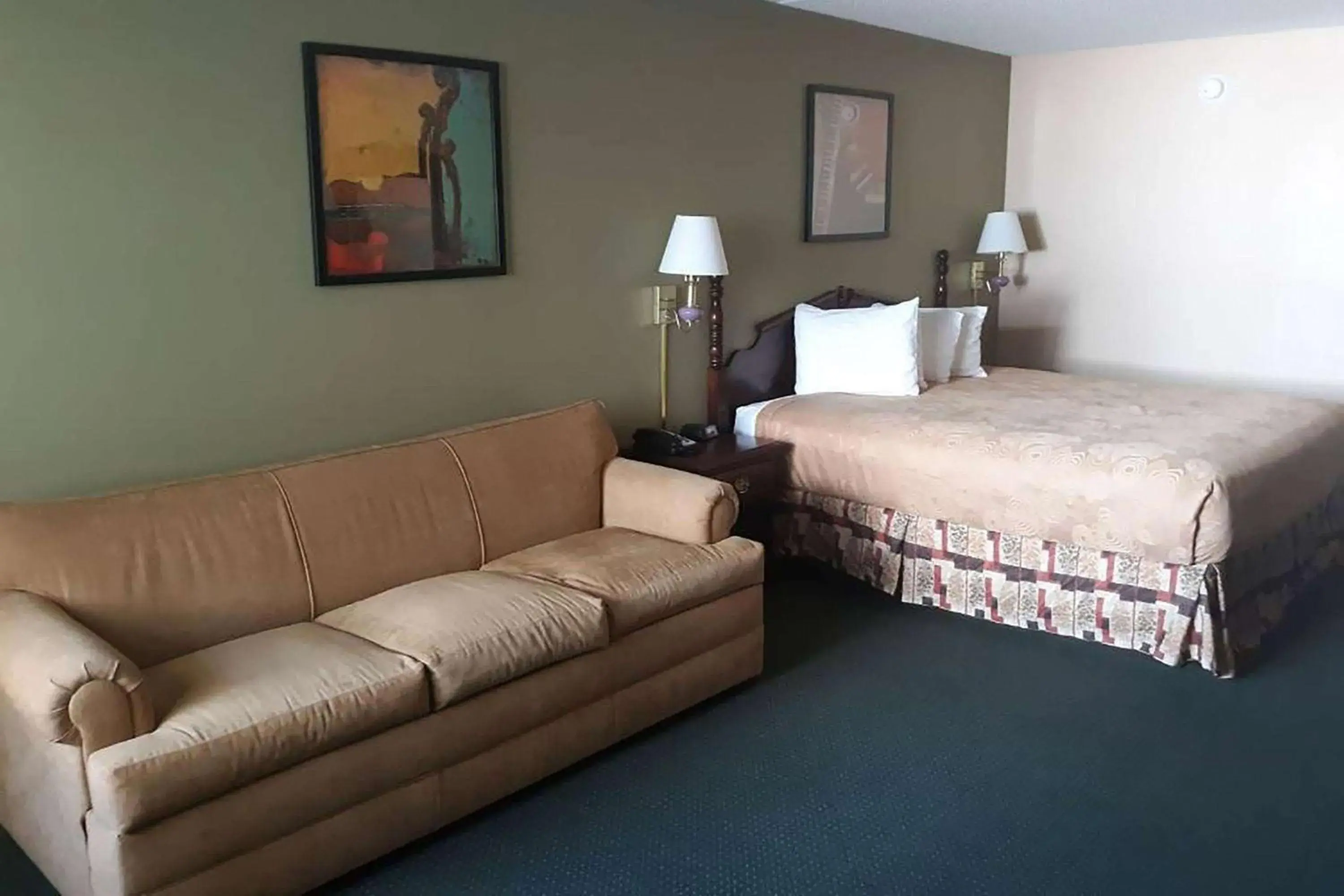 Superior King Room - First Floor - Non-Smoking in Angel Inn Near IMAX, a Travelodge by Wyndham Superior King Room - First Floor - Non-Smoking in Angel Inn Near IMAX, a Travelodge by Wyndham