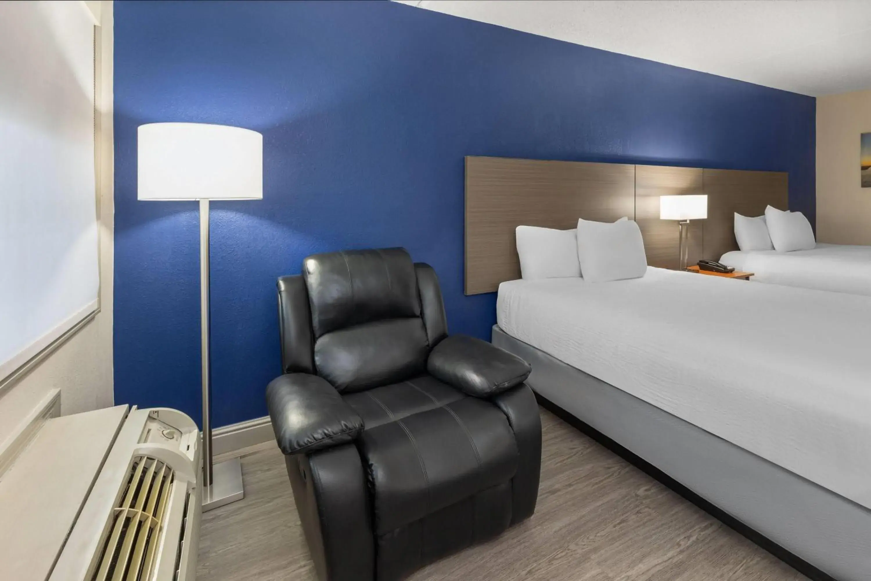 Photo of the whole room, Bed in Angel Inn Near IMAX, a Travelodge by Wyndham Photo of the whole room, Bed in Angel Inn Near IMAX, a Travelodge by Wyndham