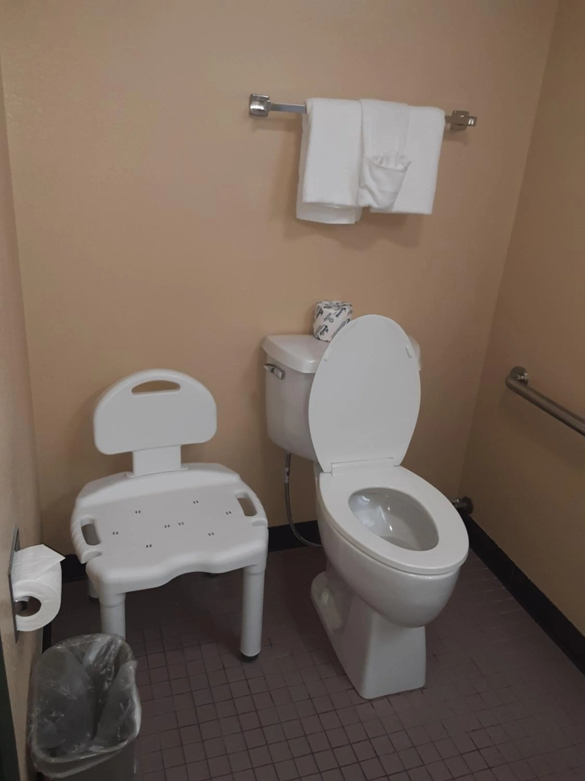 Bath in Angel Inn Near IMAX, a Travelodge by Wyndham