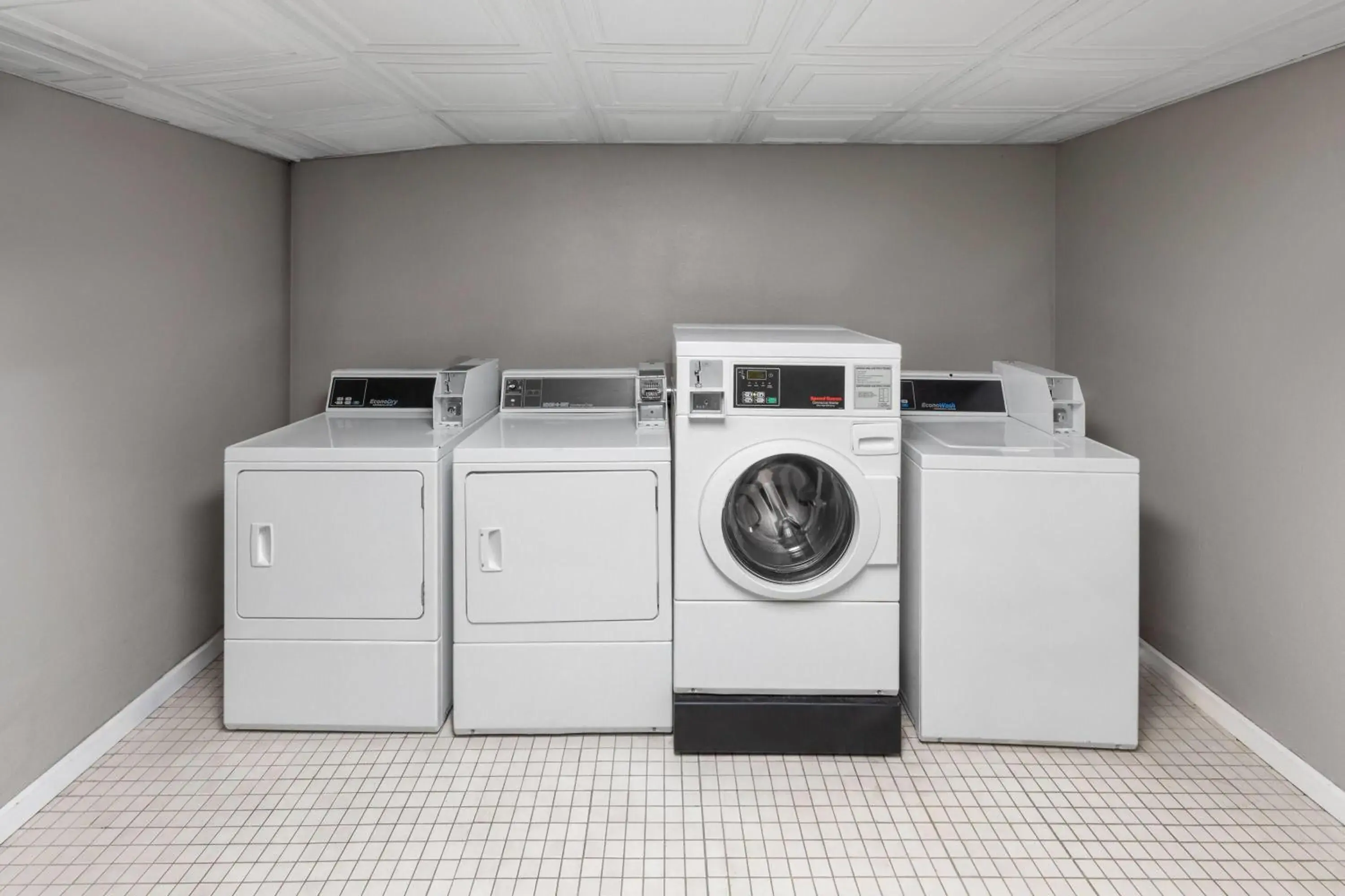 Lobby or reception in Angel Inn Near IMAX, a Travelodge by Wyndham Lobby or reception in Angel Inn Near IMAX, a Travelodge by Wyndham