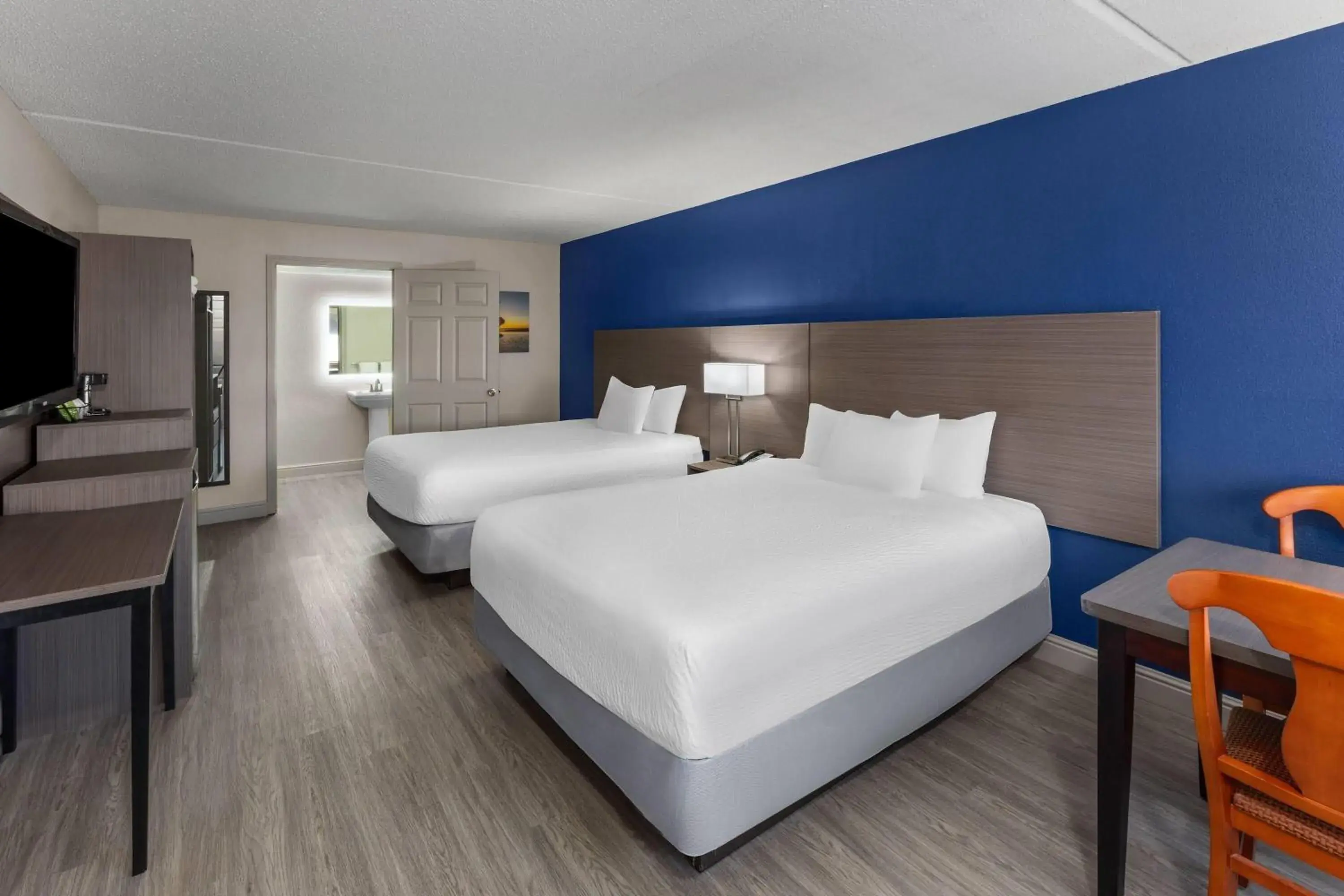 Photo of the whole room, Bed in Angel Inn Near IMAX, a Travelodge by Wyndham Photo of the whole room, Bed in Angel Inn Near IMAX, a Travelodge by Wyndham