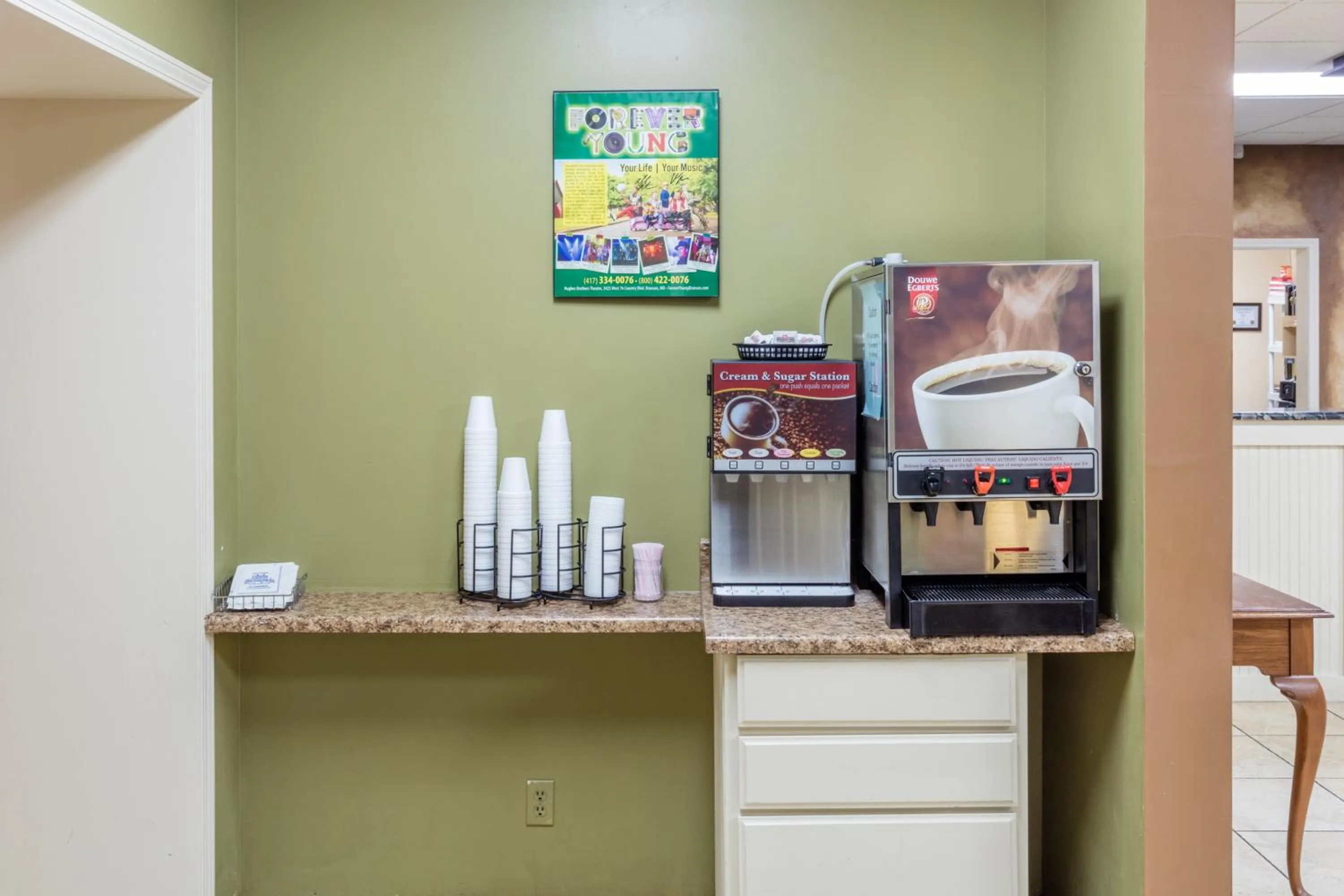 Coffee/tea facilities in Angel Inn Near IMAX, a Travelodge by Wyndham