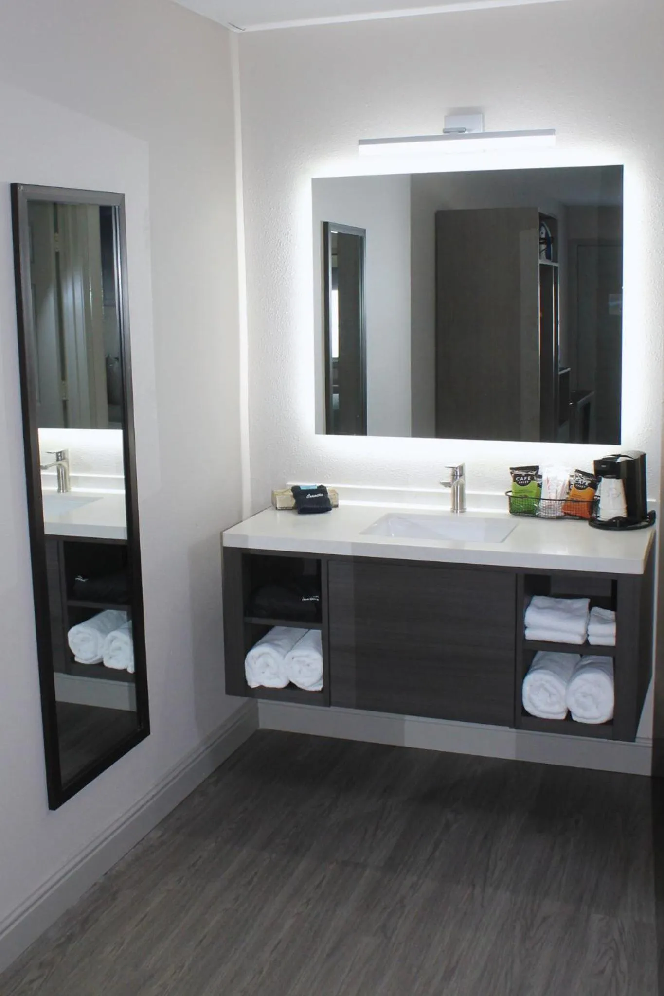 towels in Angel Inn Near IMAX, a Travelodge by Wyndham