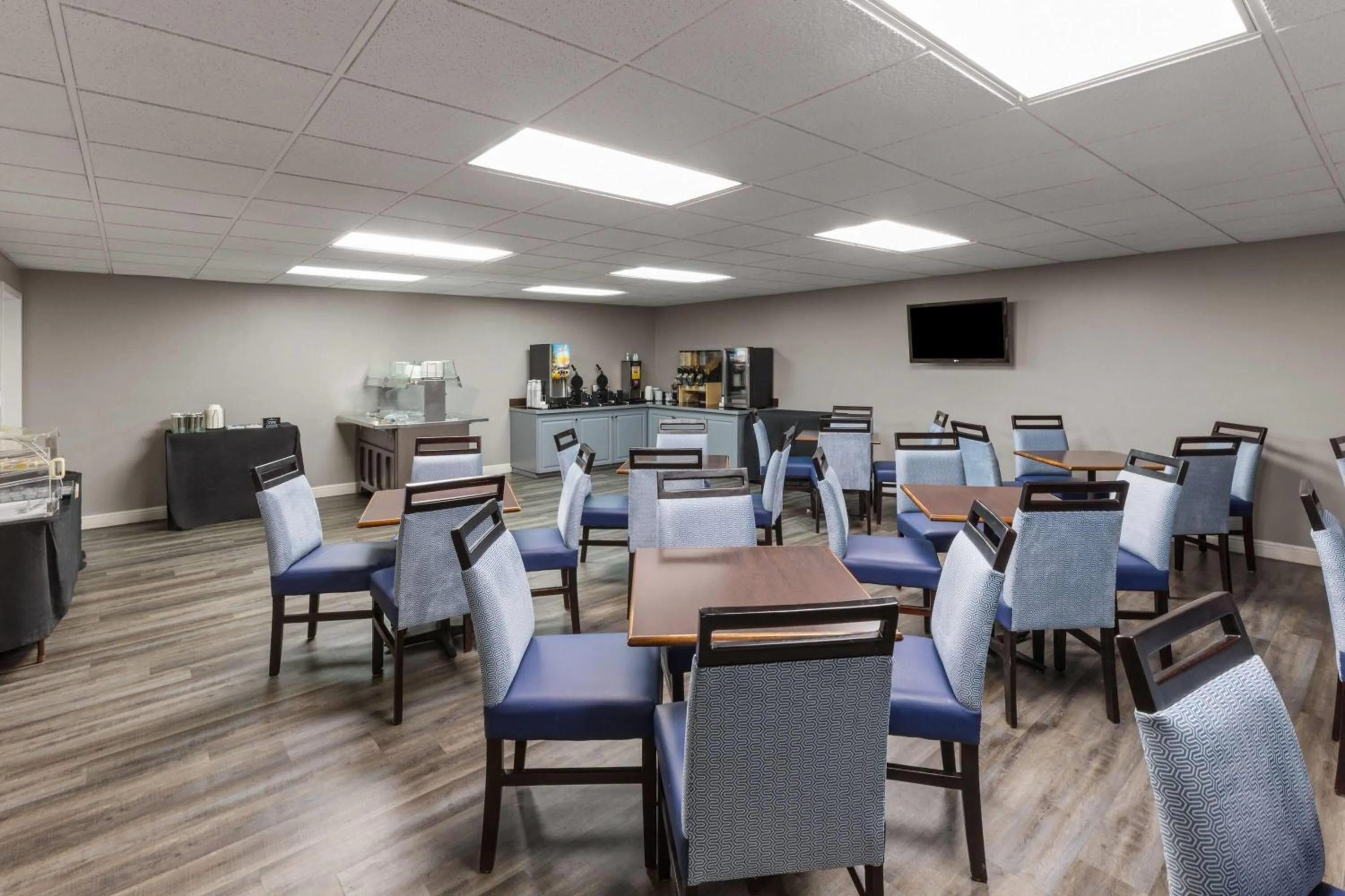 Breakfast in Angel Inn Near IMAX, a Travelodge by Wyndham