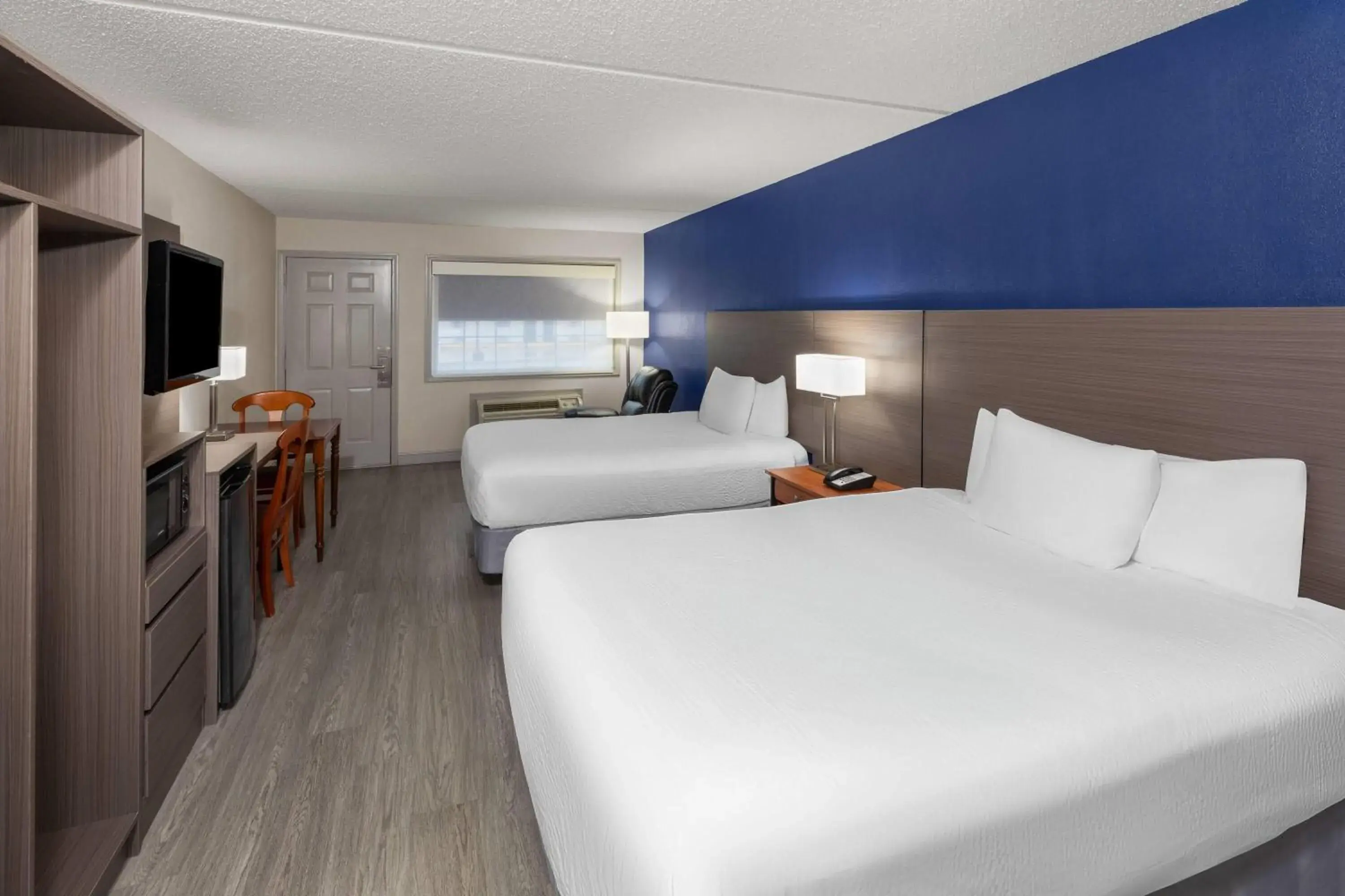 Photo of the whole room, Bed in Angel Inn Near IMAX, a Travelodge by Wyndham Photo of the whole room, Bed in Angel Inn Near IMAX, a Travelodge by Wyndham
